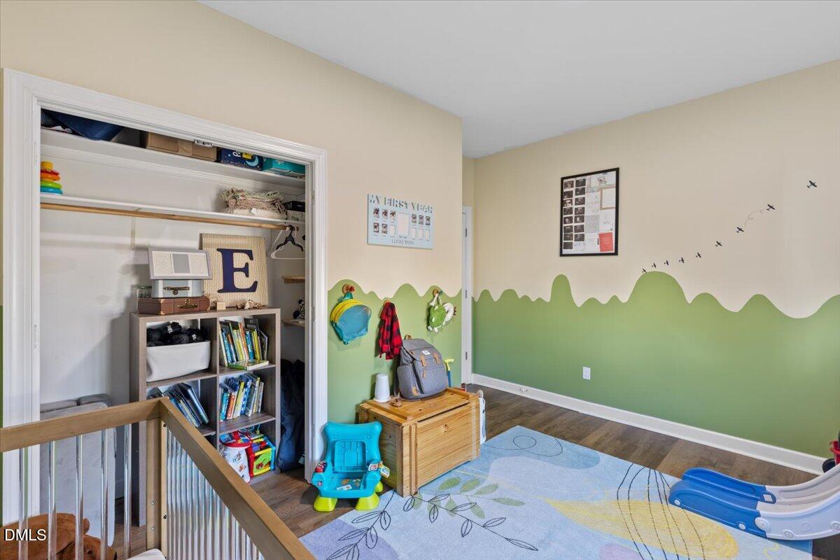 176 E Silverado Court