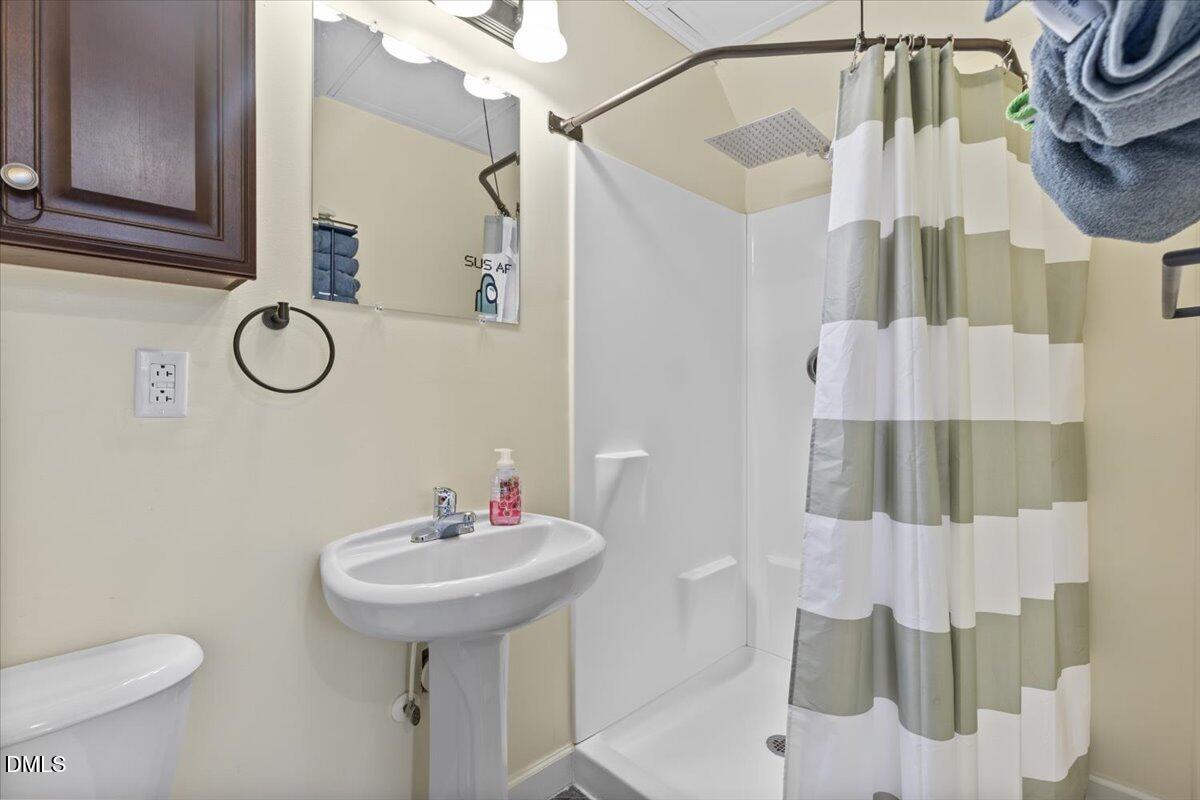 176 E Silverado Court