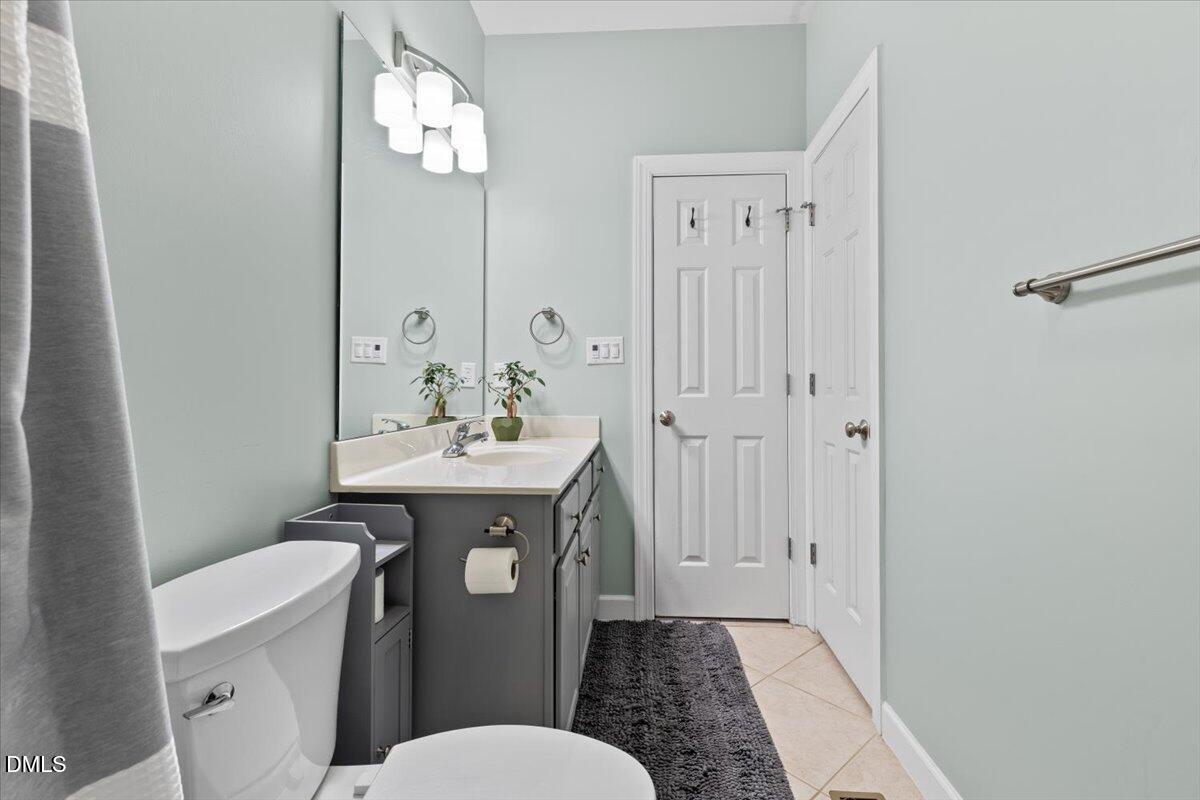 176 E Silverado Court