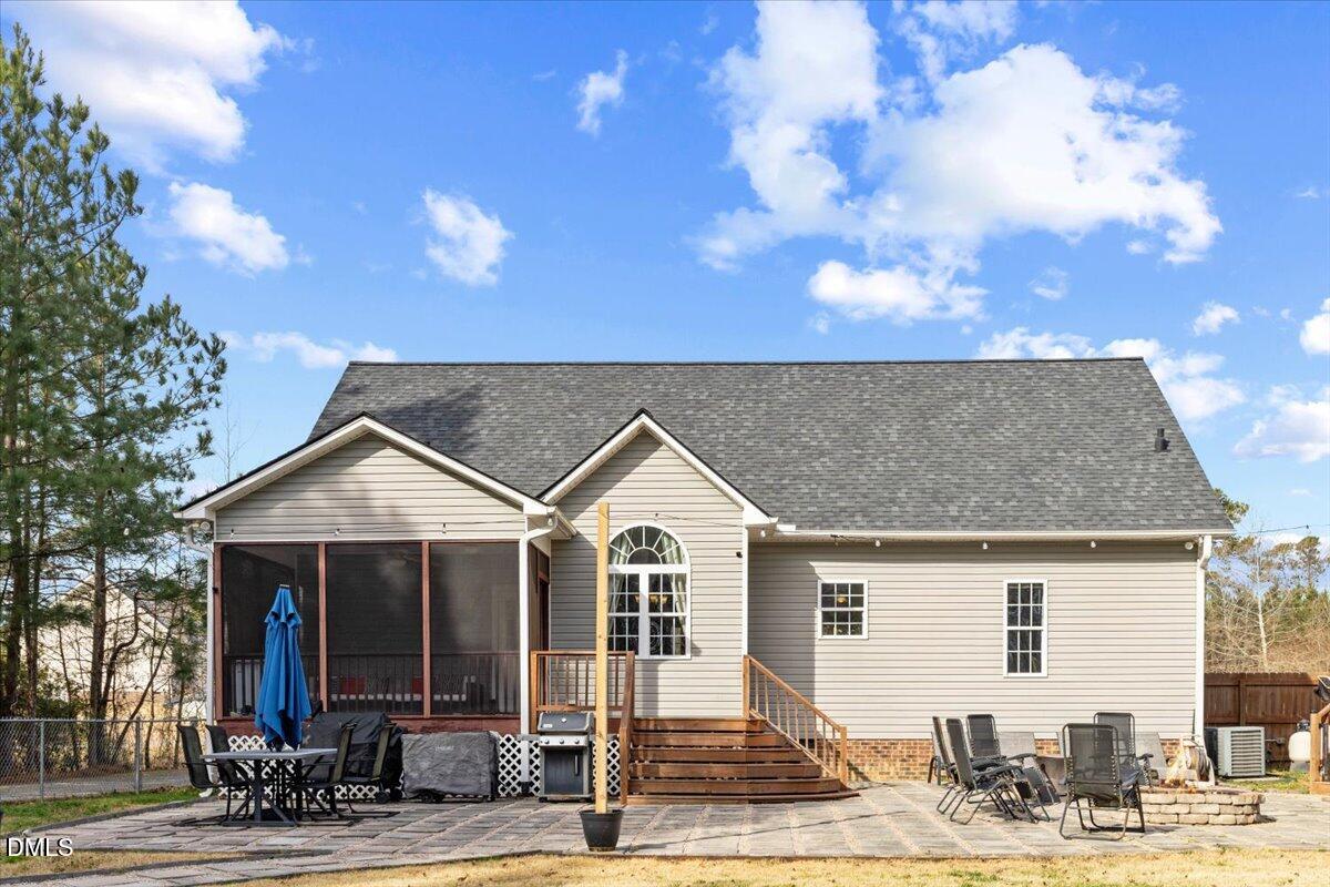 176 E Silverado Court