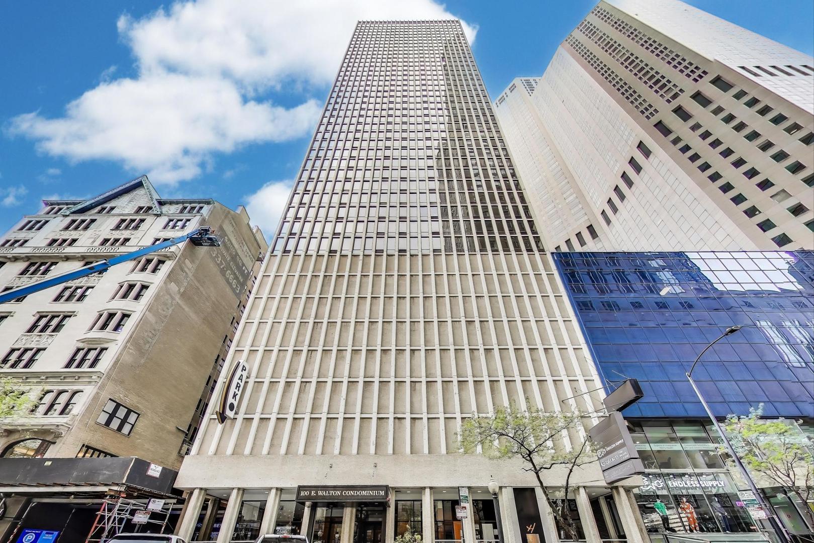 100 E Walton Street Unit: 15DE