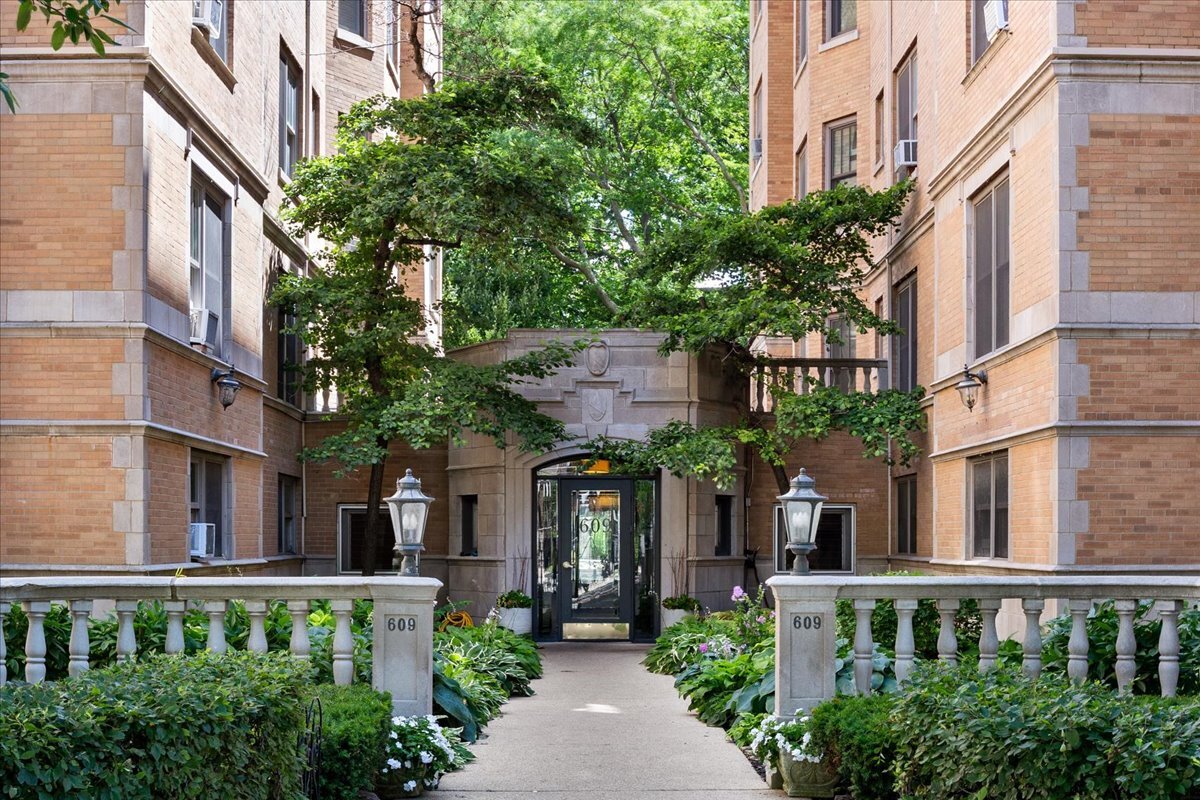 609 W Stratford Place Unit: 7C