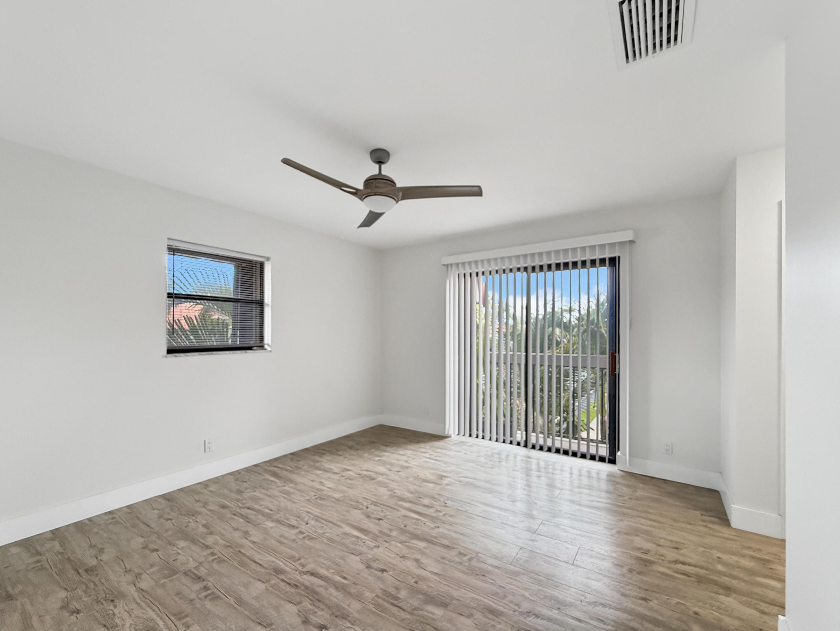 1251 S Federal Highway 114