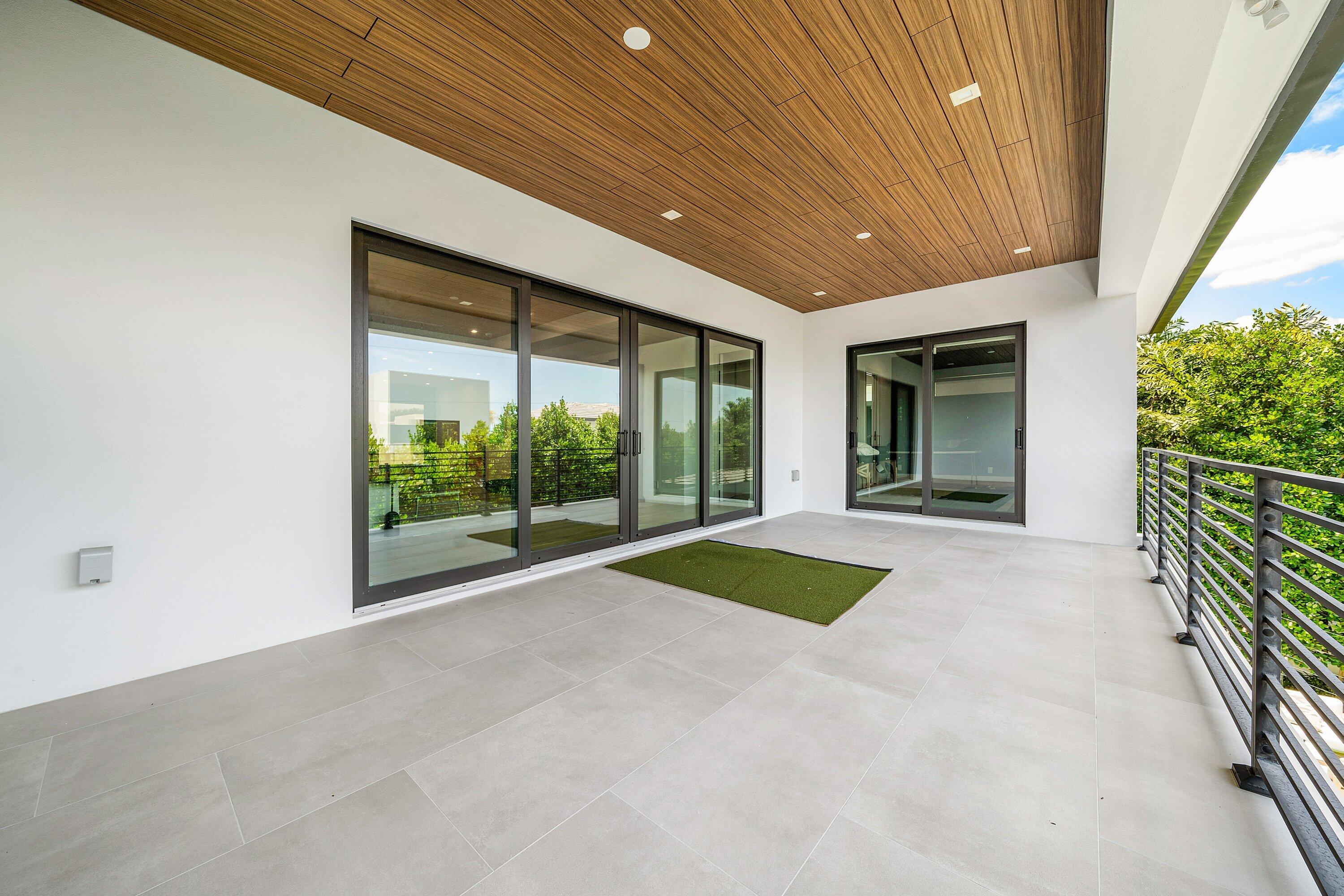1030 NE 2ND Terrace