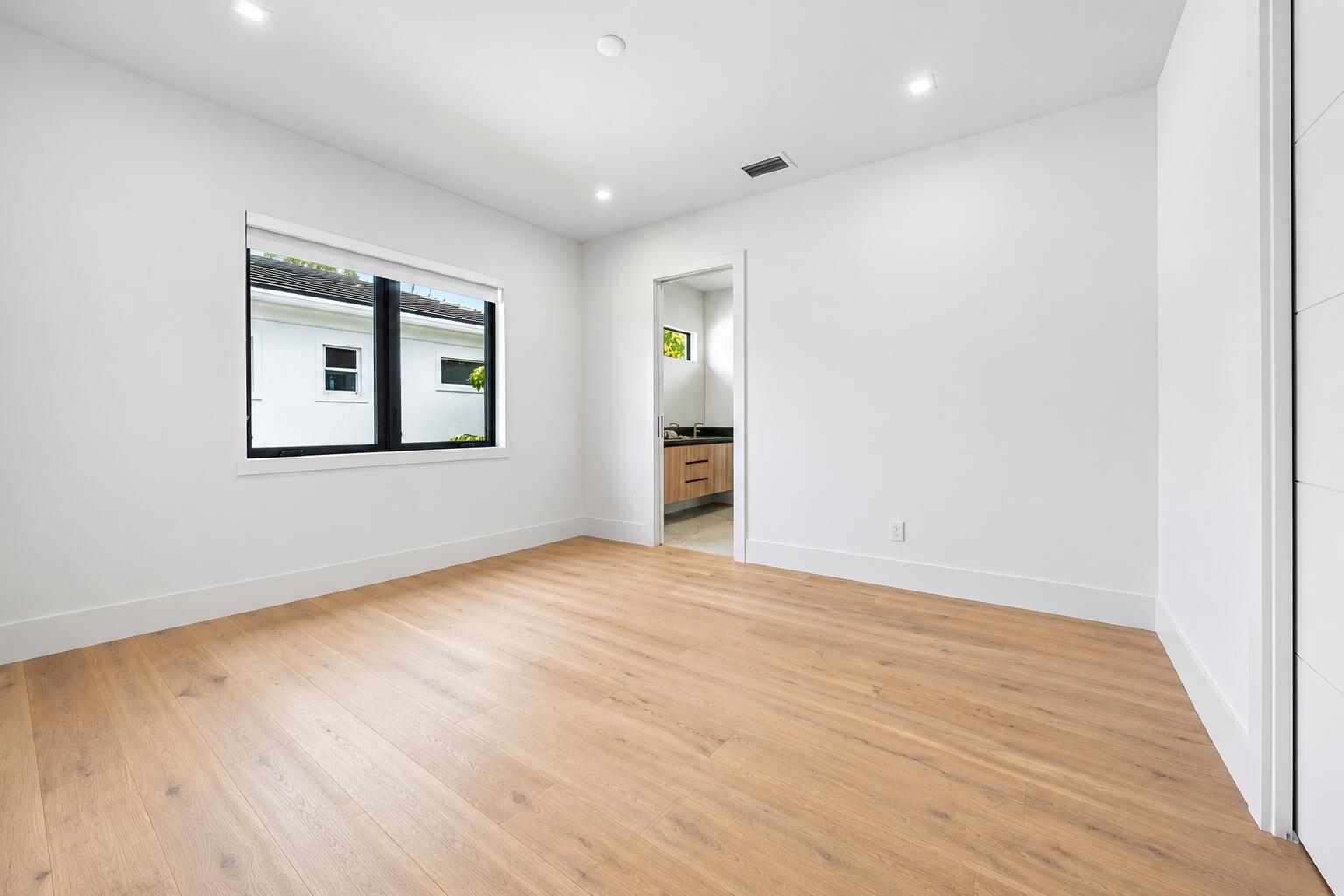 1030 NE 2ND Terrace