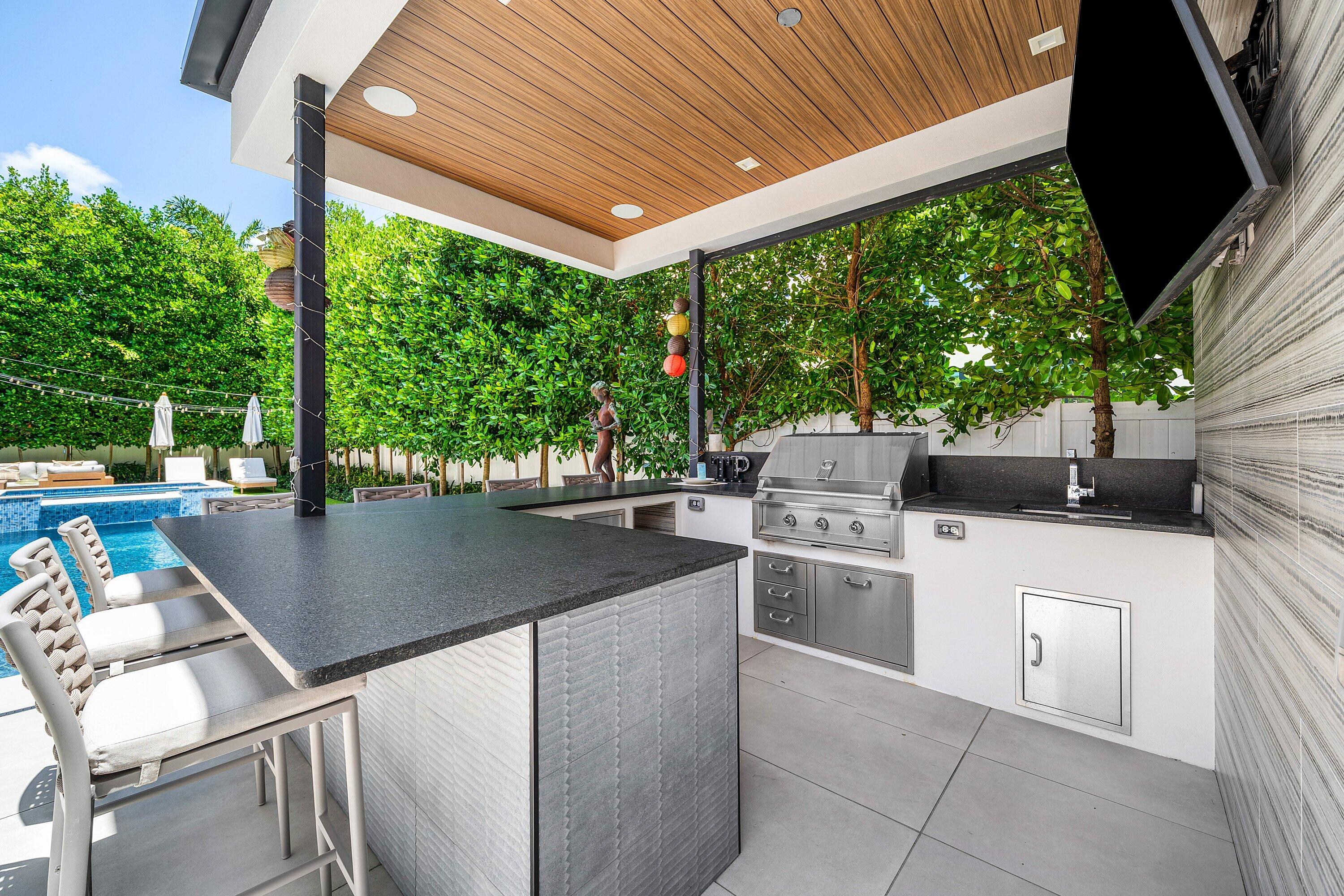 1030 NE 2ND Terrace