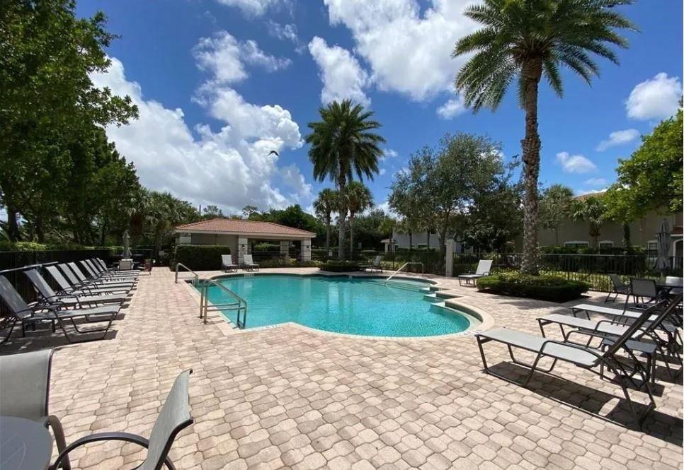 5119 Gramercy Square Dr