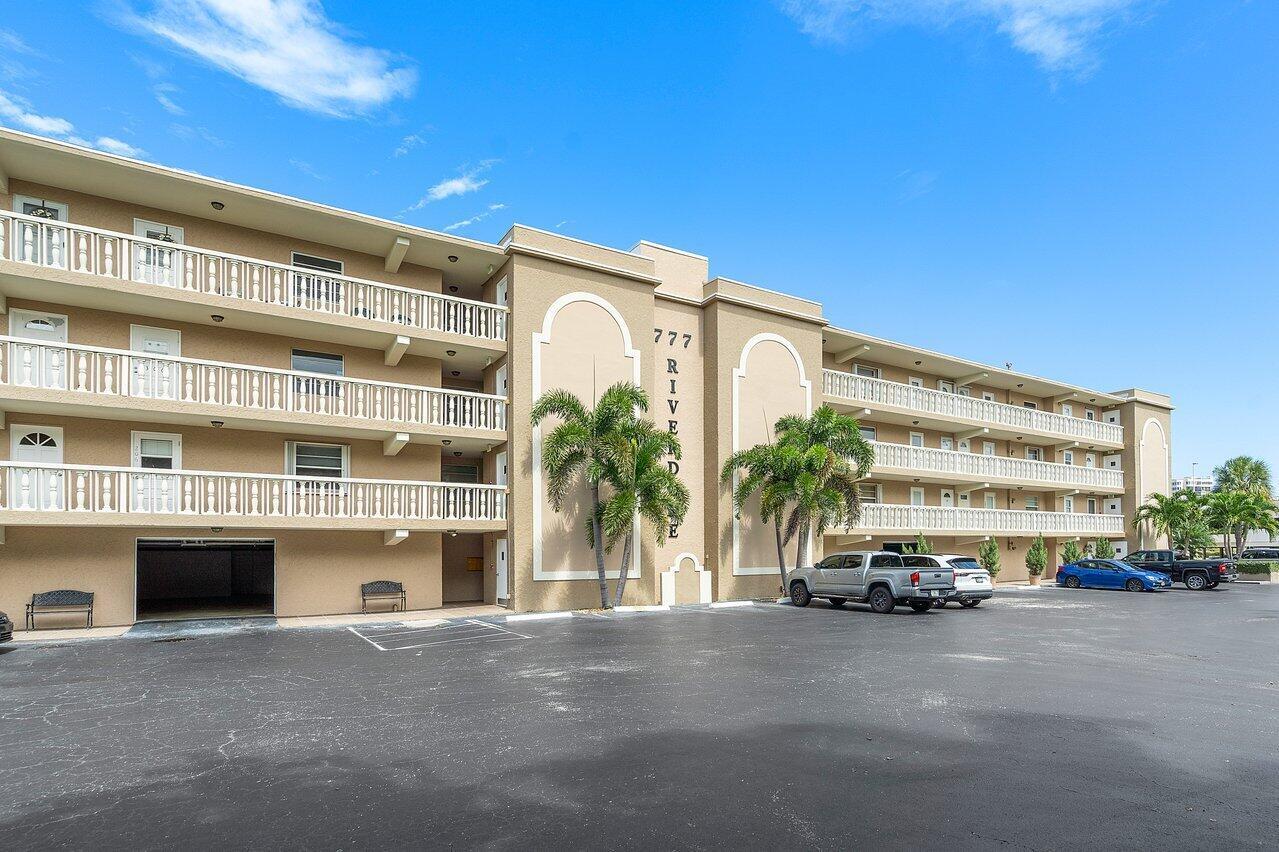 777 Jeffery Street 2010