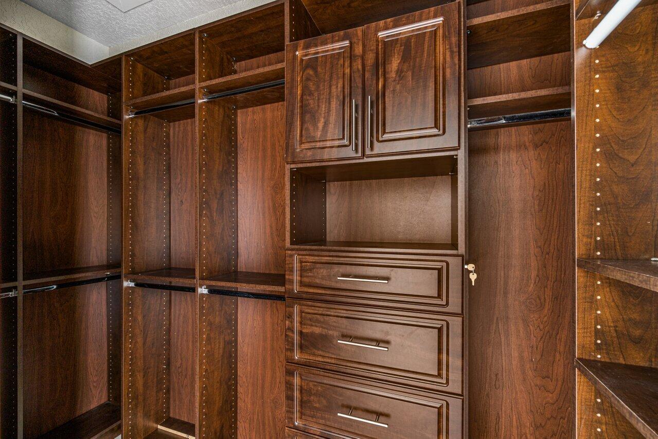 6135 Vista Linda Lane