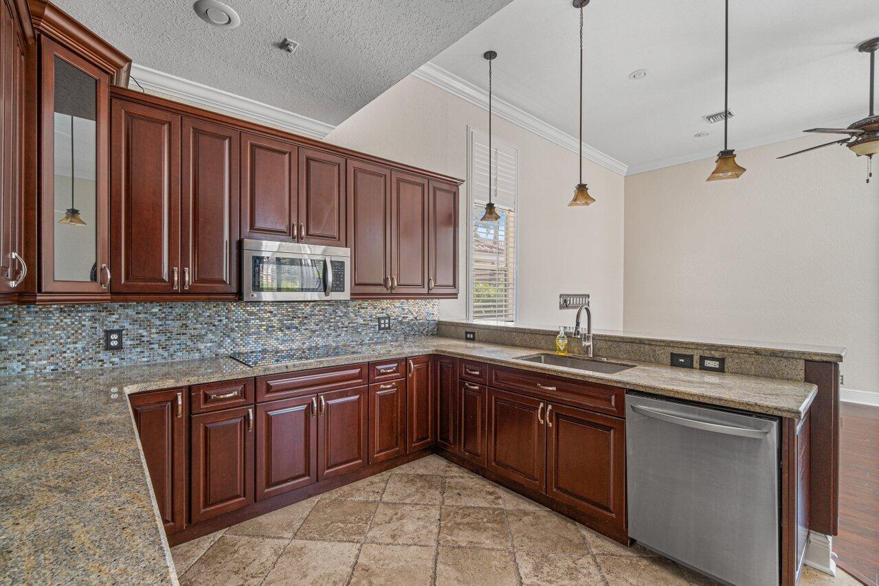 6135 Vista Linda Lane
