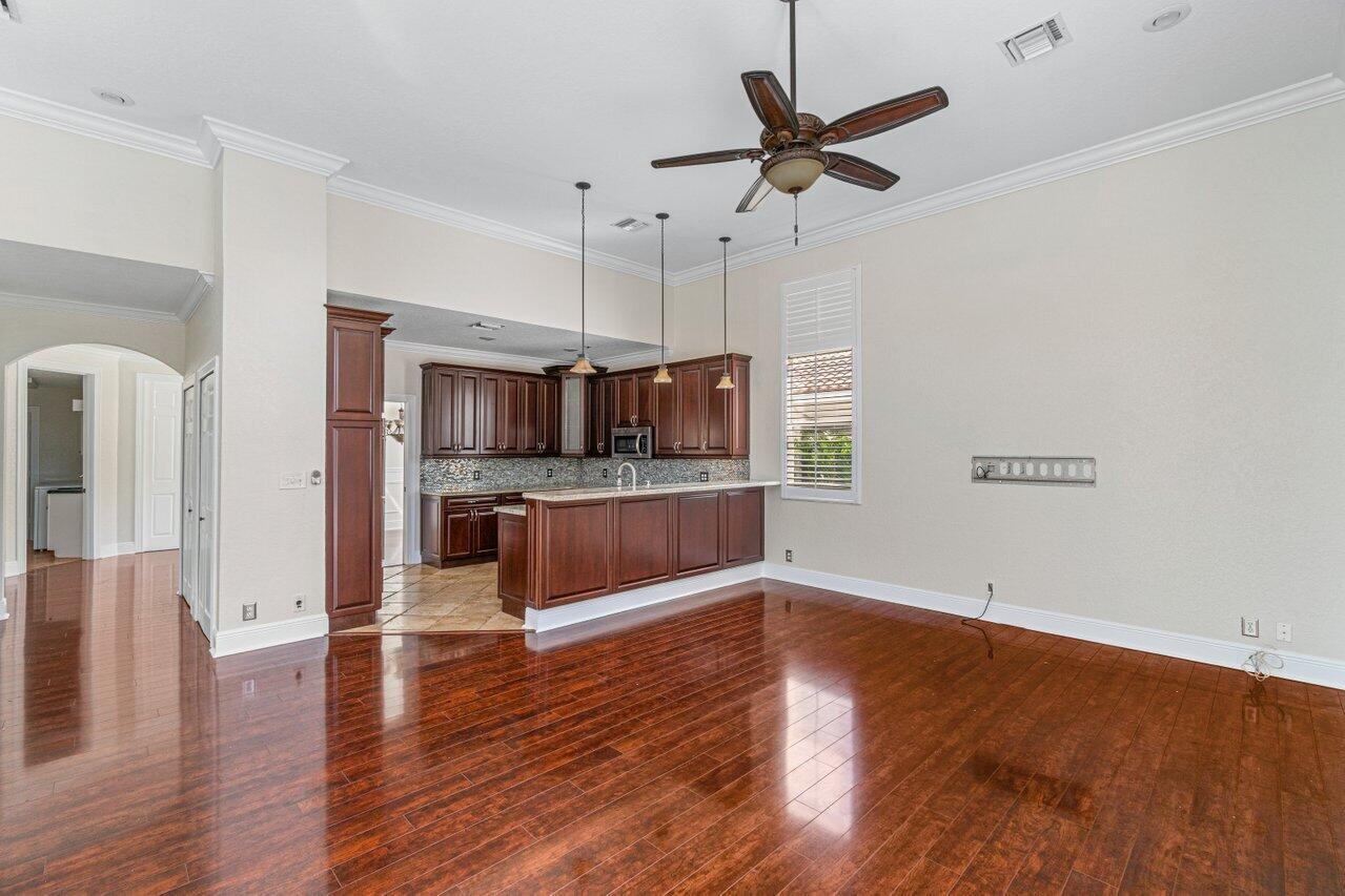 6135 Vista Linda Lane