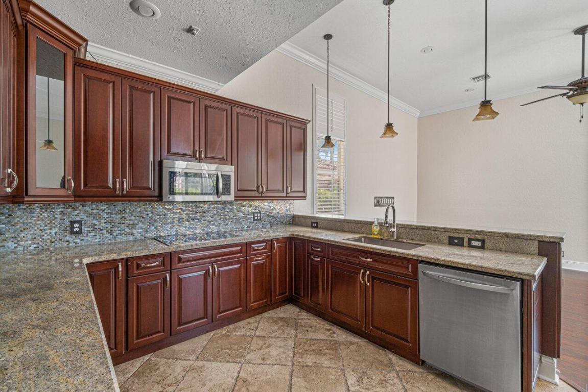 6135 Vista Linda Lane