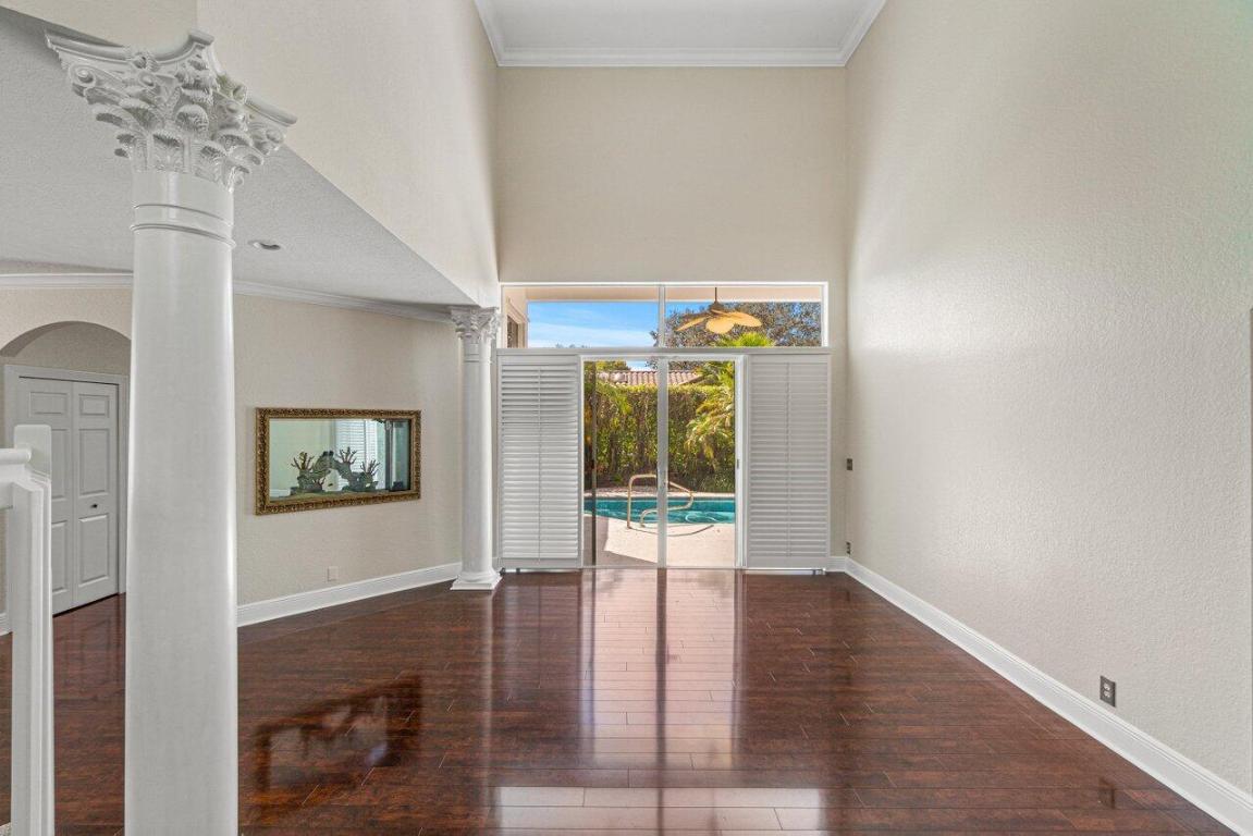 6135 Vista Linda Lane