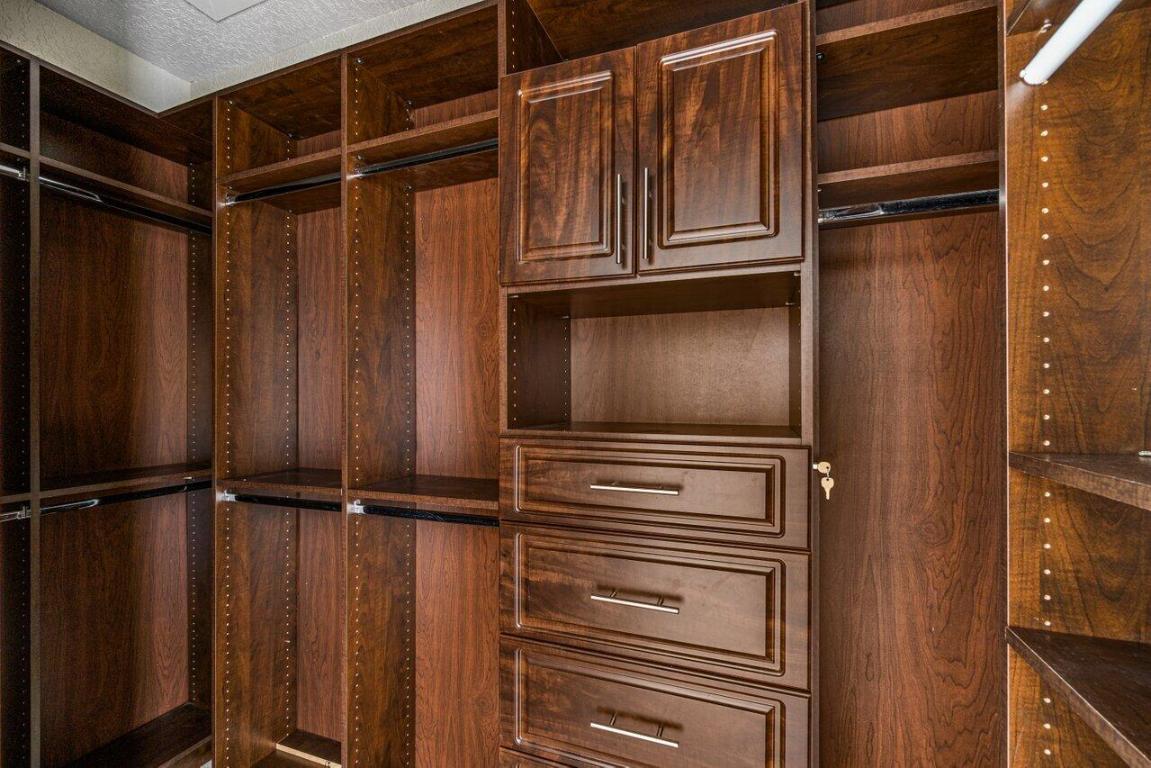 6135 Vista Linda Lane