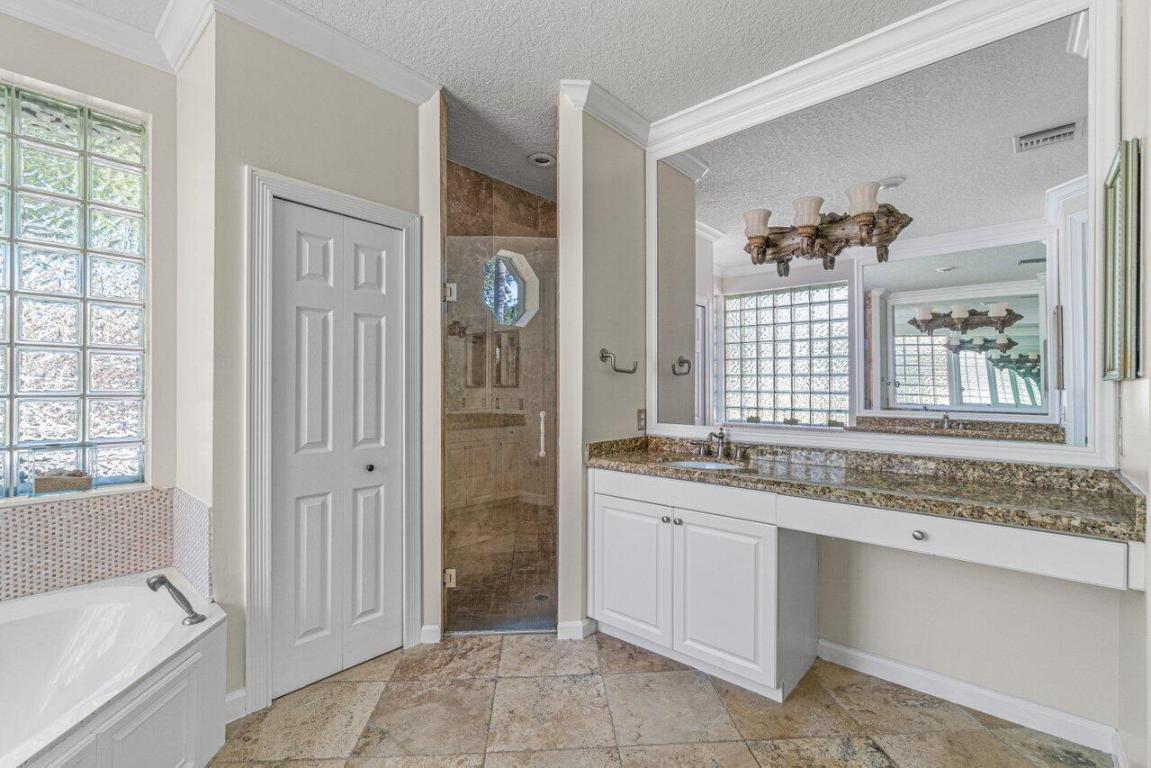 6135 Vista Linda Lane