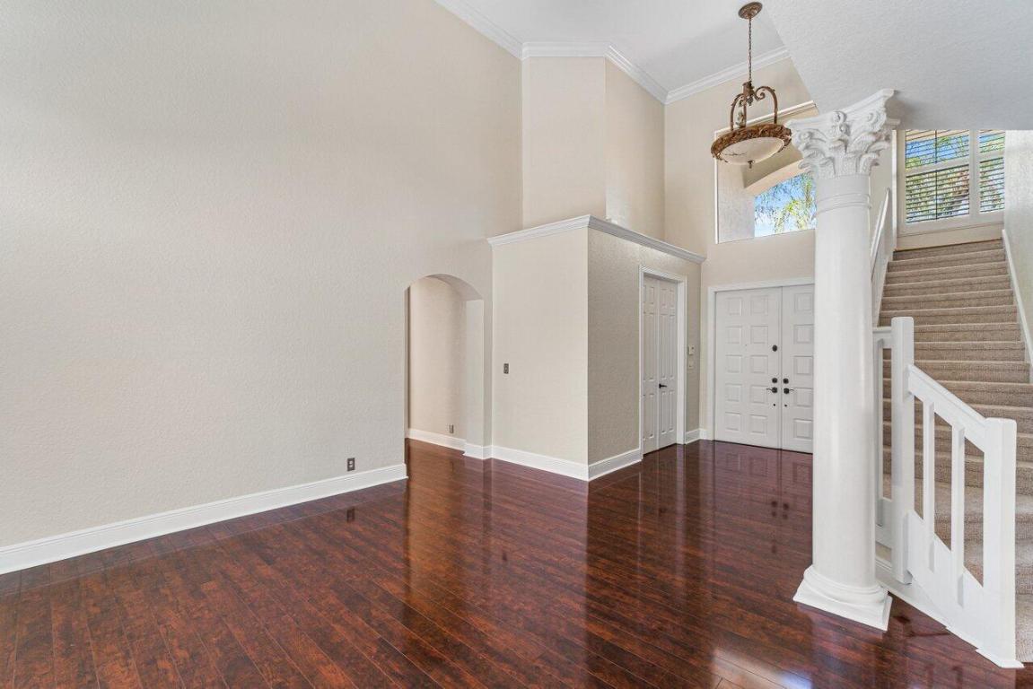 6135 Vista Linda Lane