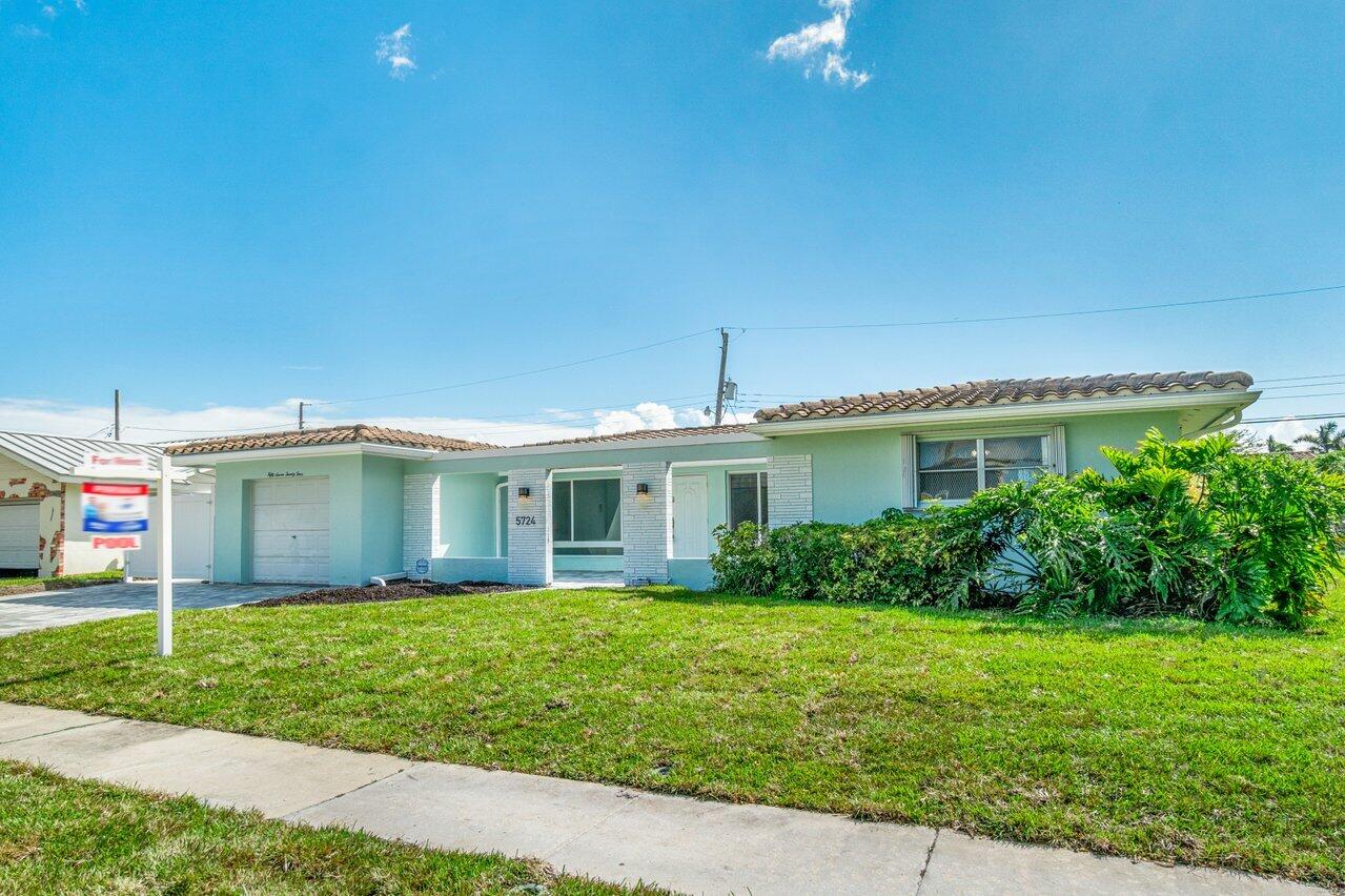 5724 NE 15th Avenue