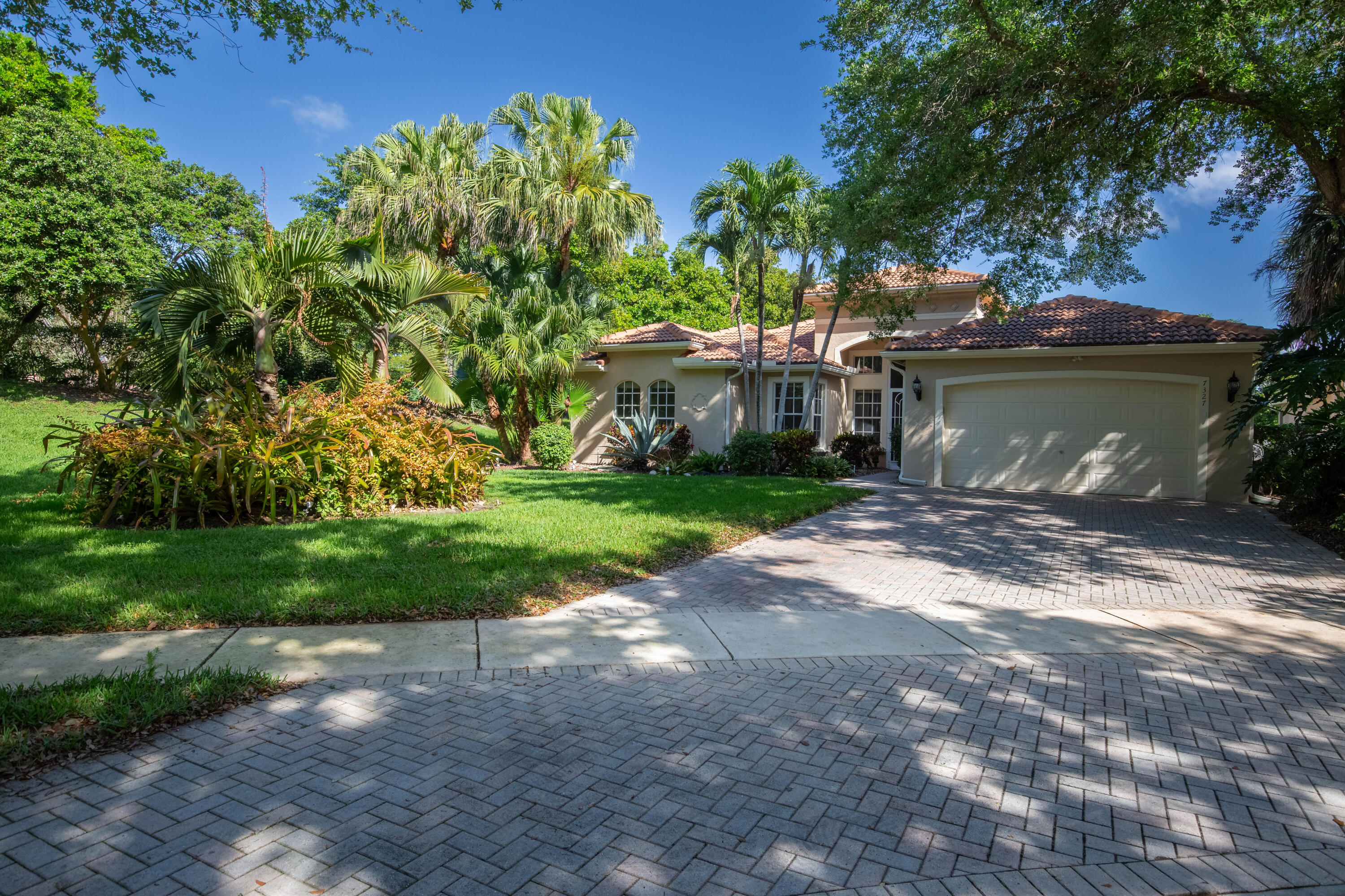7327 Lahana Circle