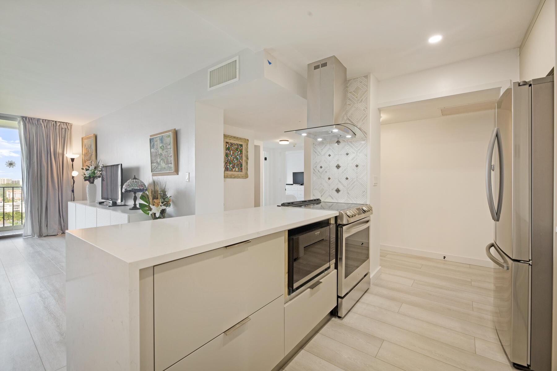 2121 N Ocean Boulevard 1604w