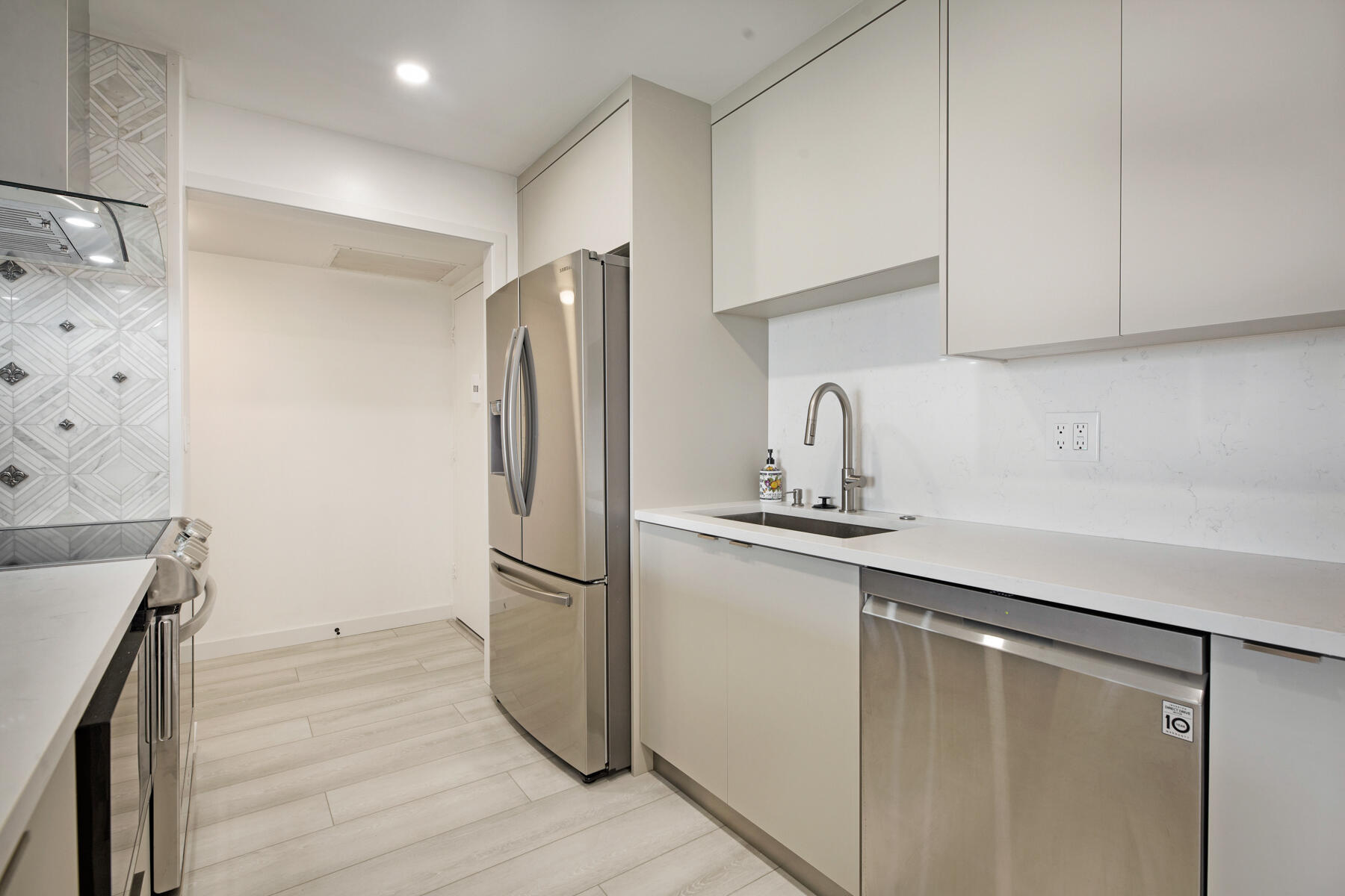 2121 N Ocean Boulevard 1604w
