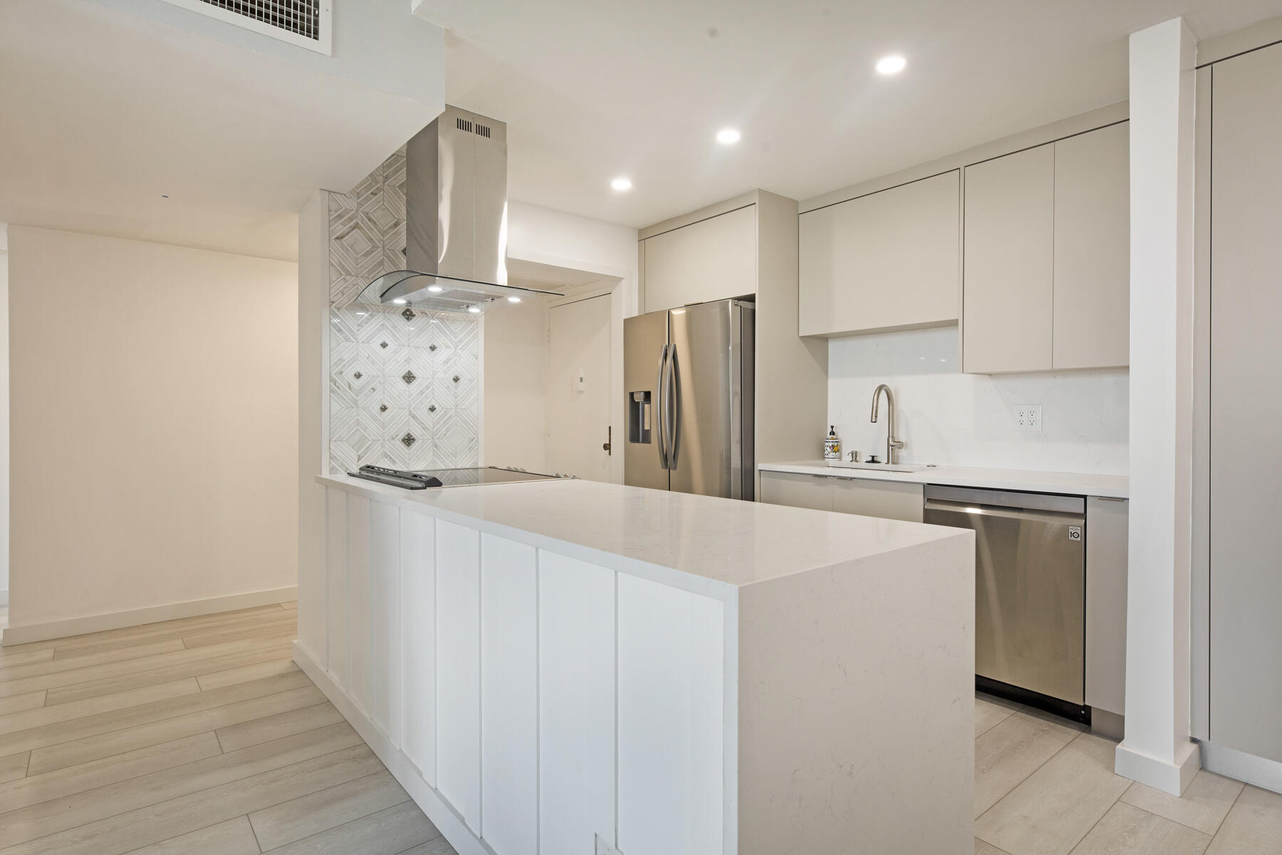 2121 N Ocean Boulevard 1604w