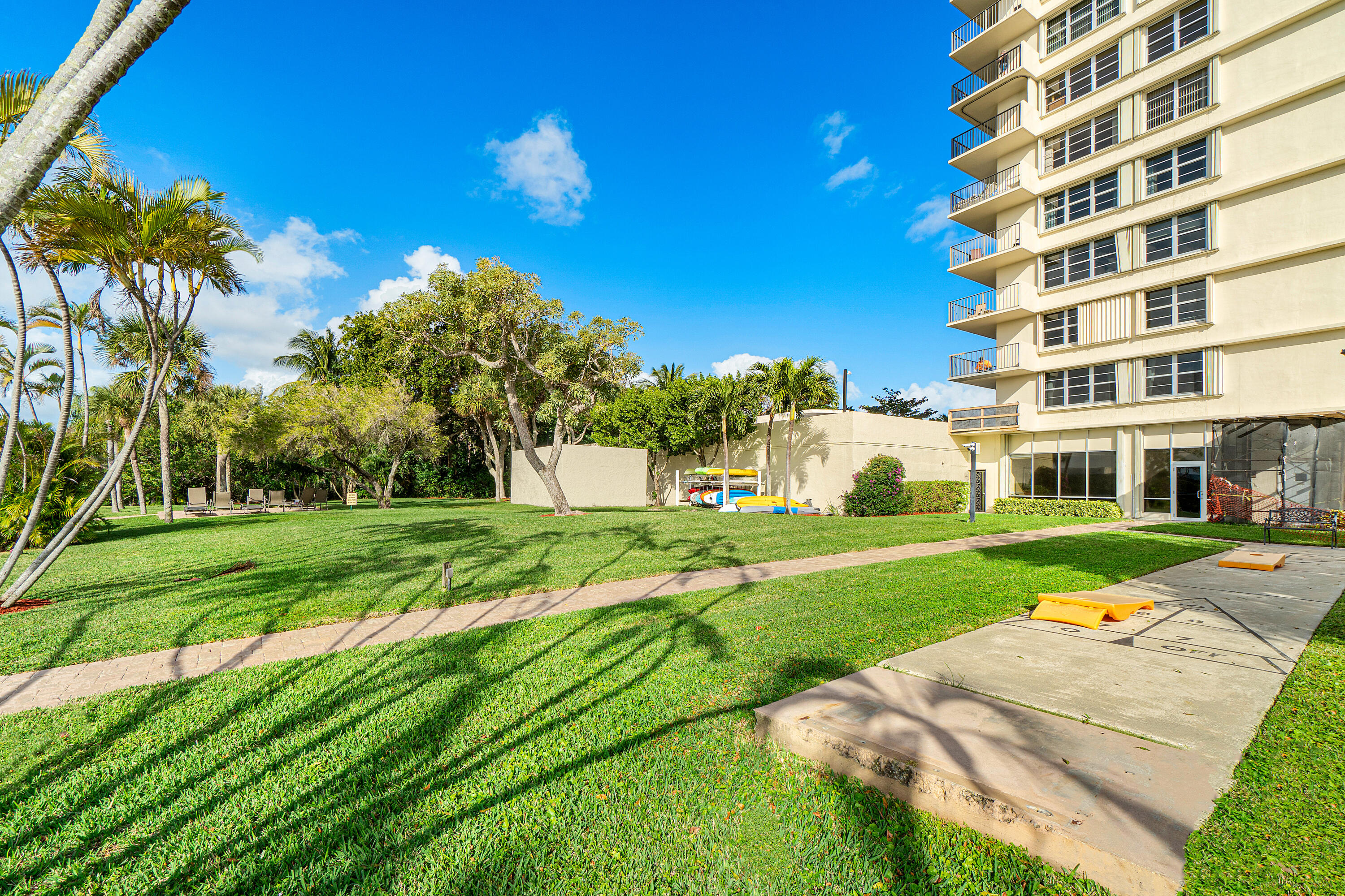 2121 N Ocean Boulevard 1604w