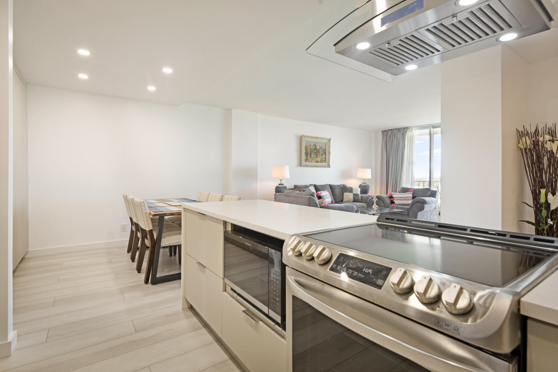 2121 N Ocean Boulevard 1604w