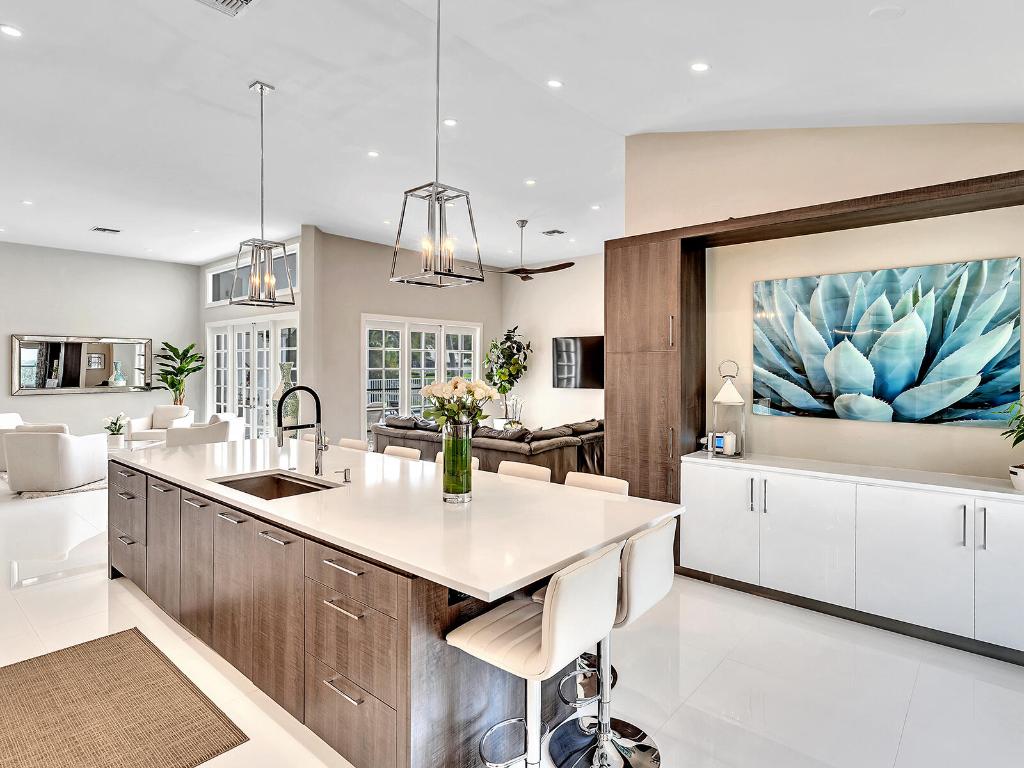 2788 Hampton Circle W