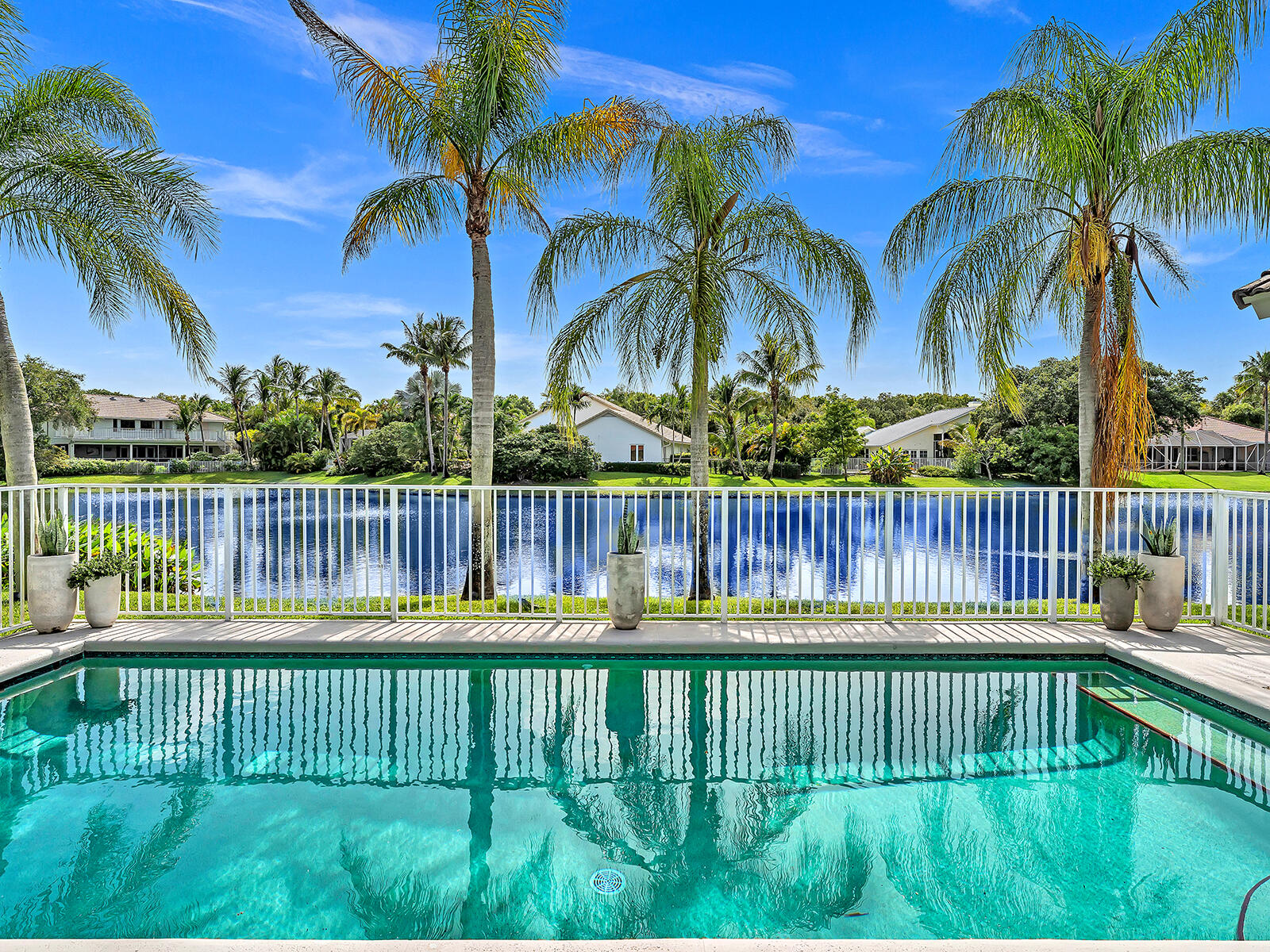 2788 Hampton Circle W