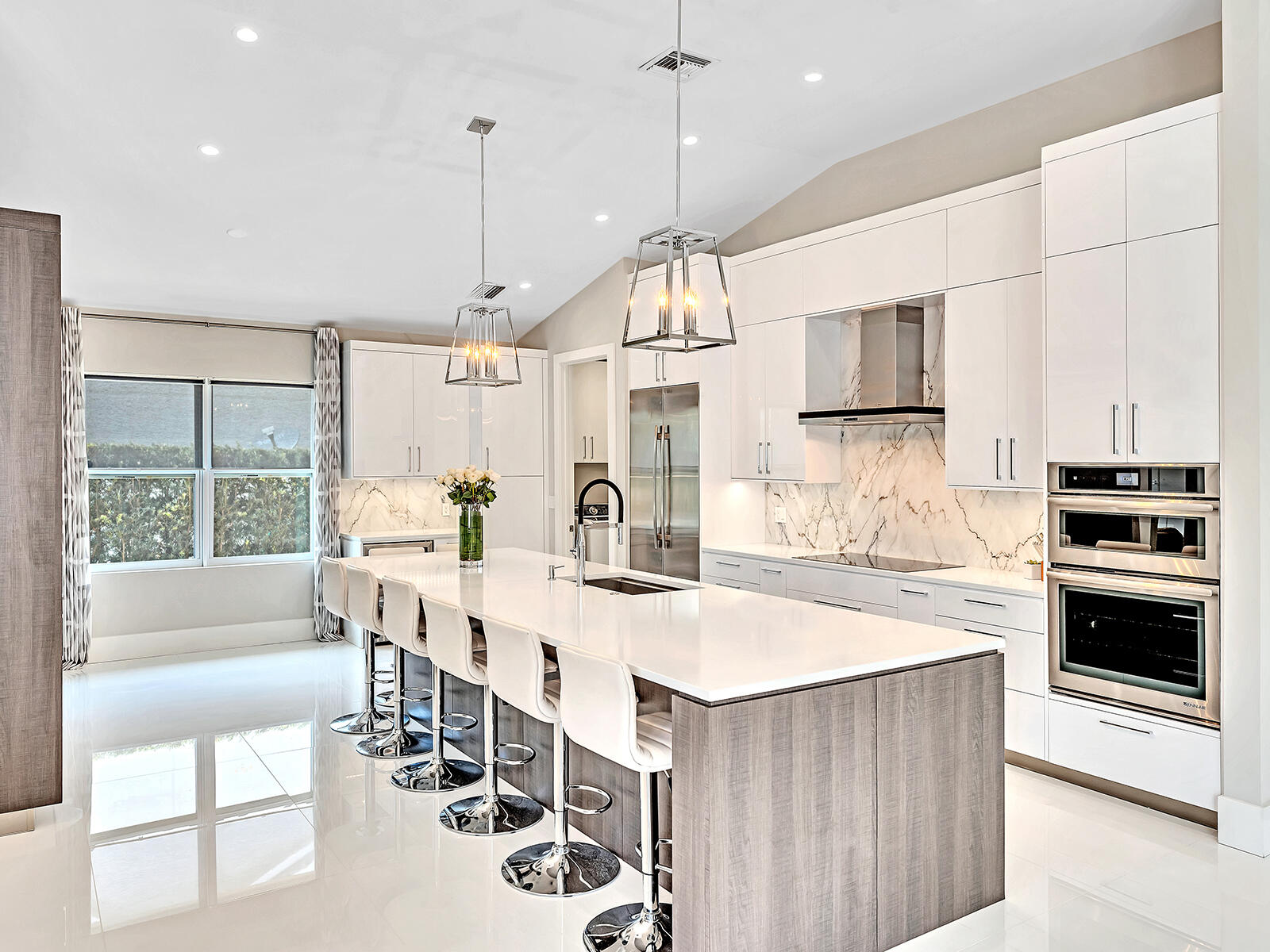 2788 Hampton Circle W