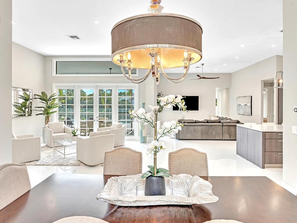 2788 Hampton Circle W