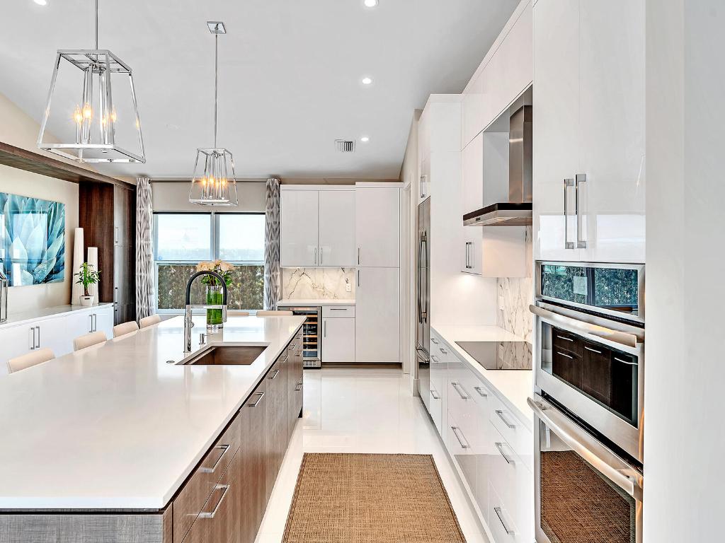 2788 Hampton Circle W