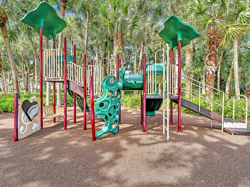 2788 Hampton Circle W