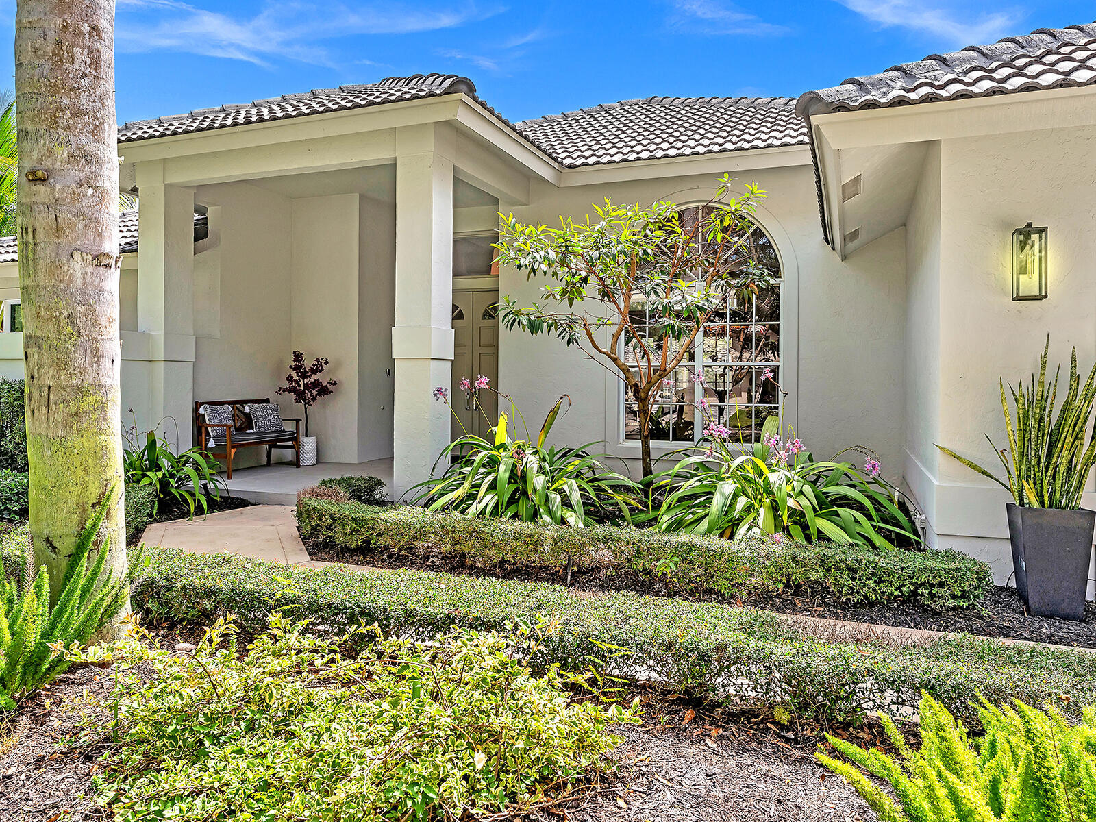 2788 Hampton Circle W