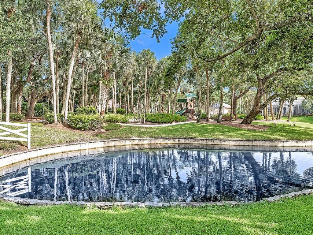 2788 Hampton Circle W