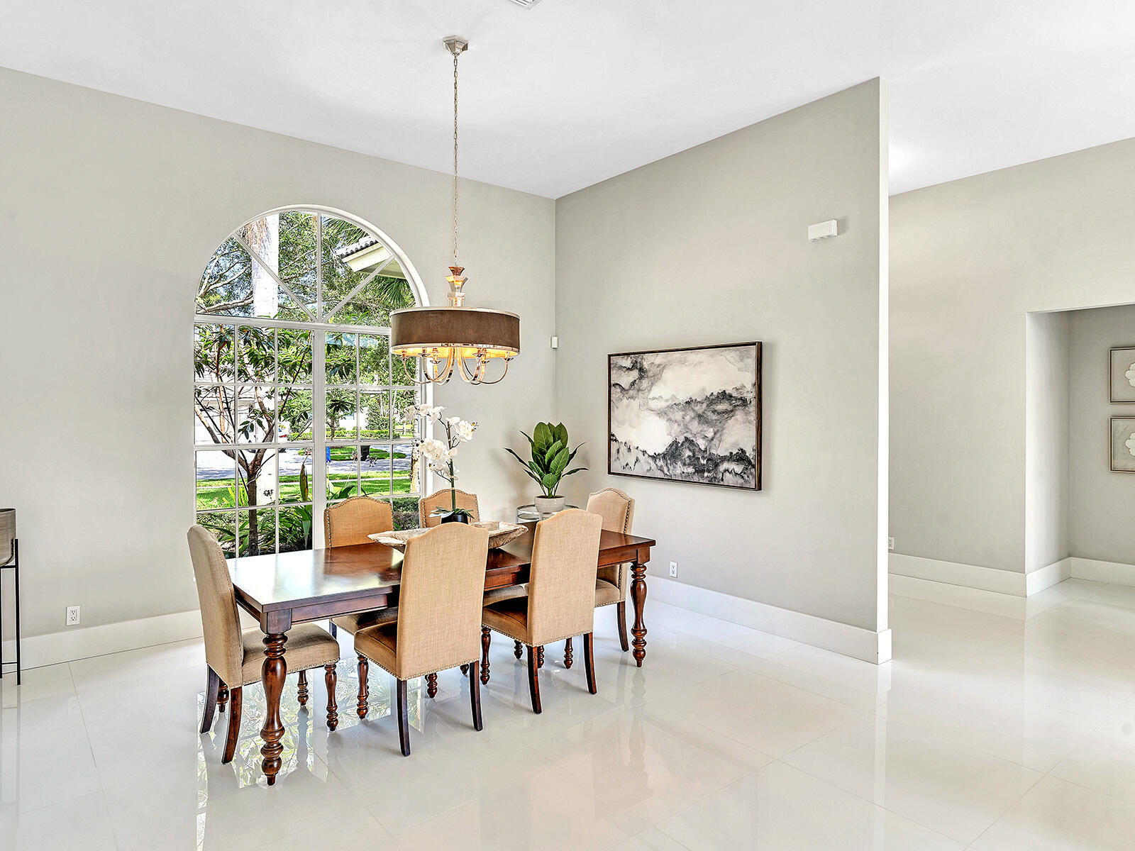 2788 Hampton Circle W