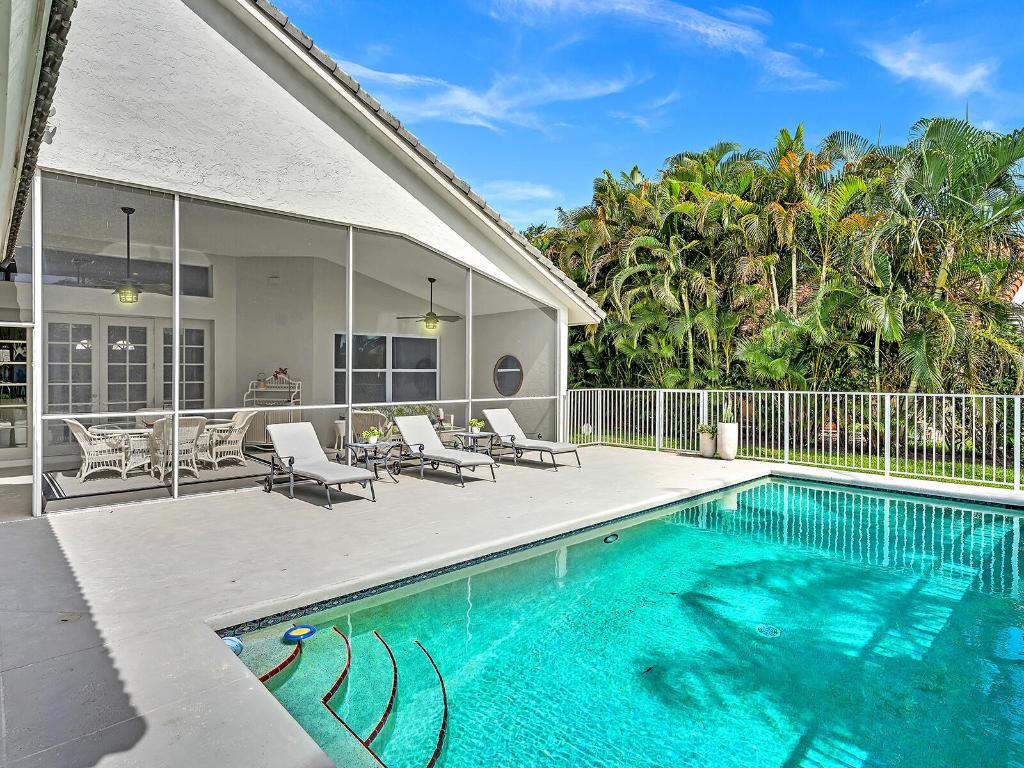 2788 Hampton Circle W