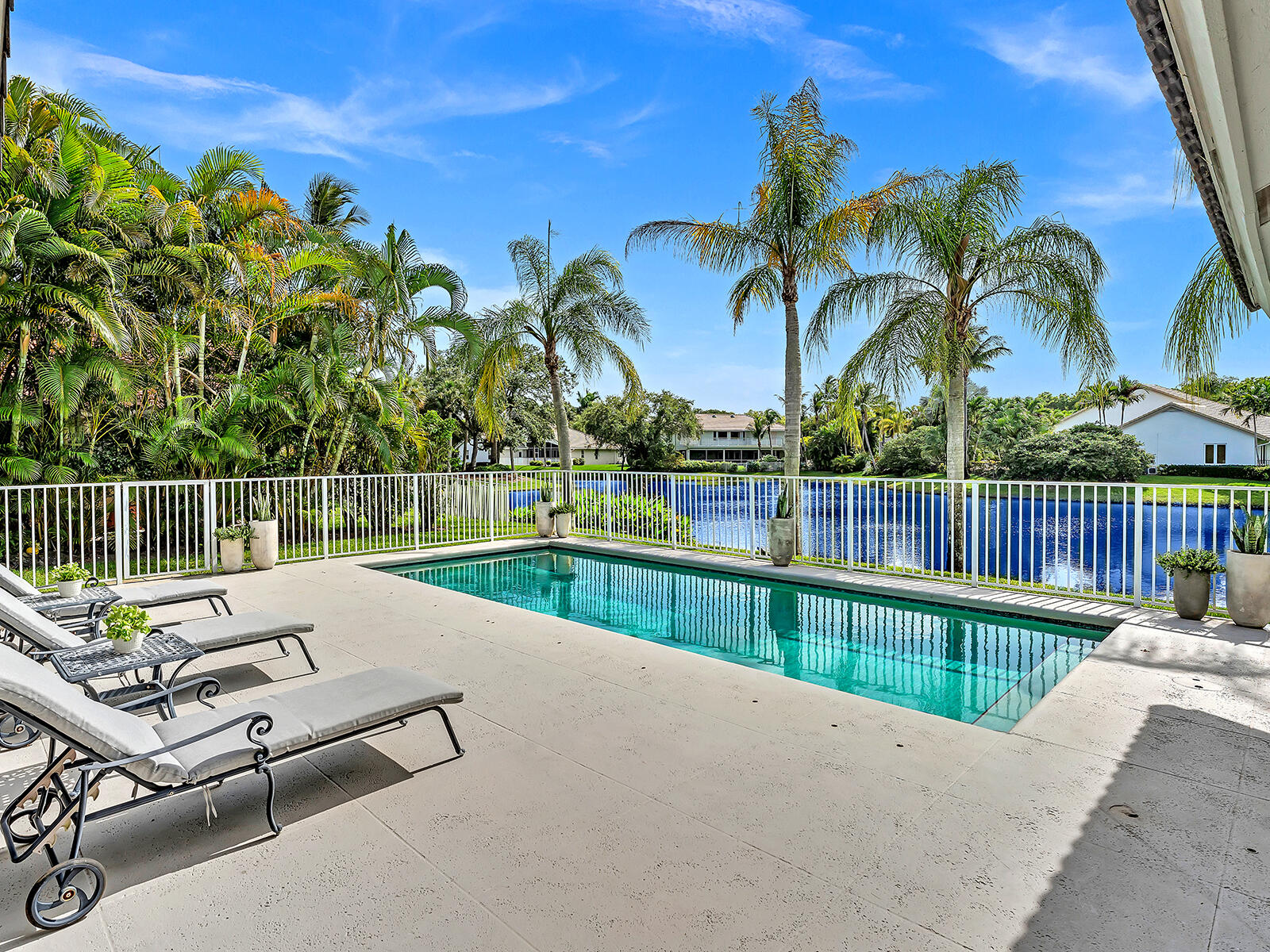 2788 Hampton Circle W