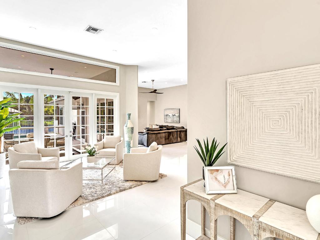 2788 Hampton Circle W