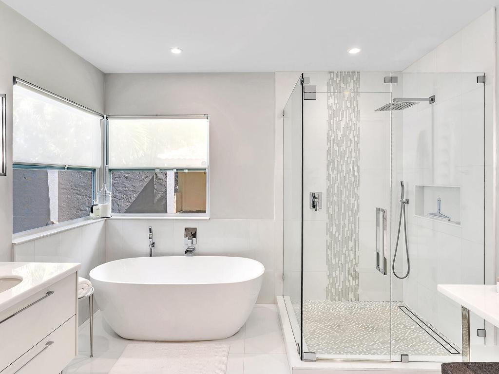 2788 Hampton Circle W