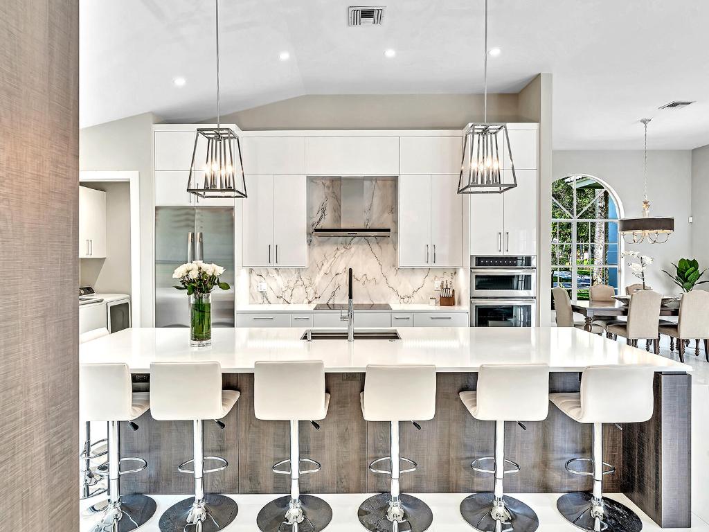 2788 Hampton Circle W