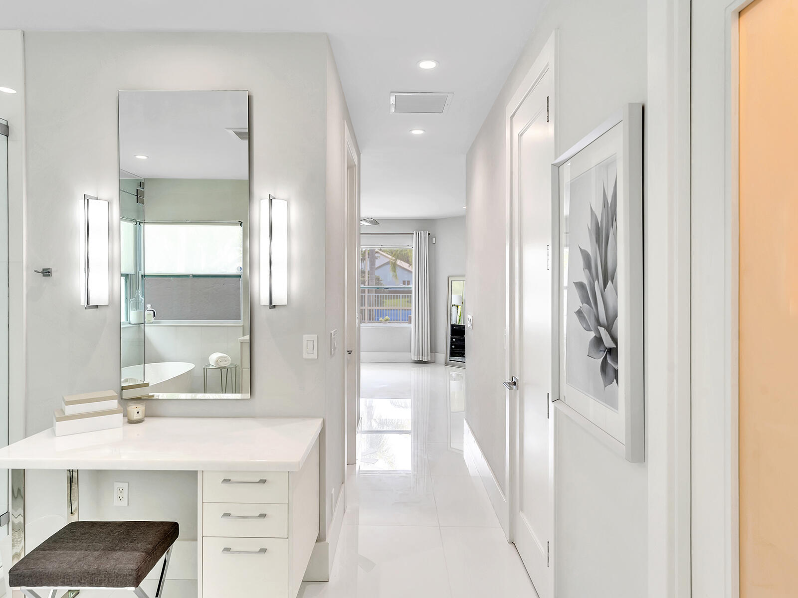 2788 Hampton Circle W