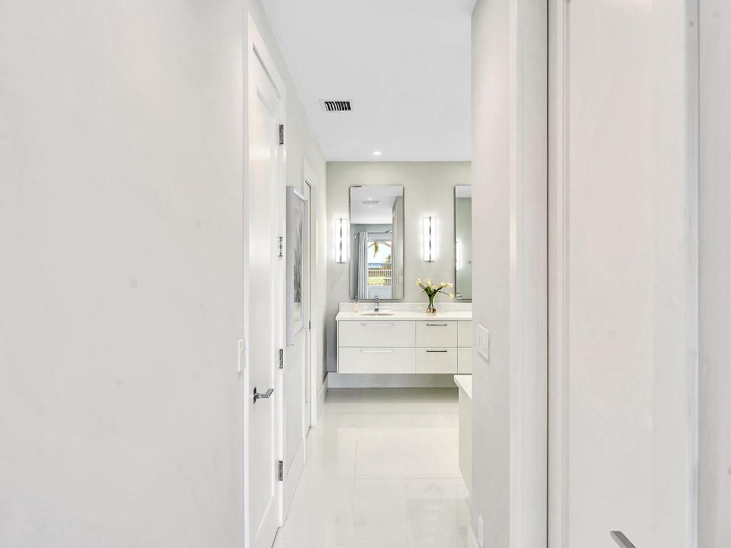 2788 Hampton Circle W