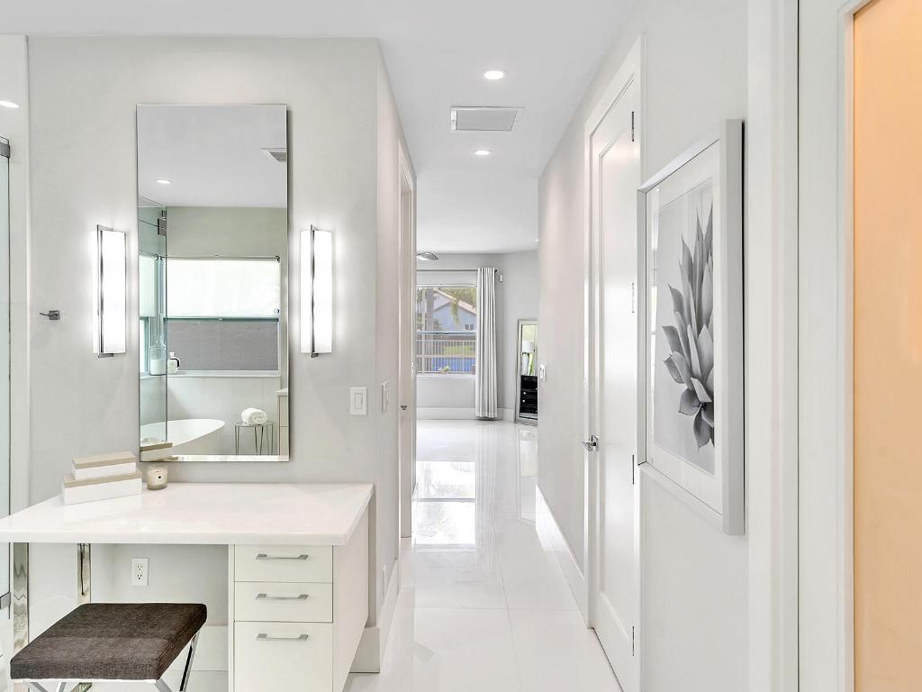 2788 Hampton Circle W