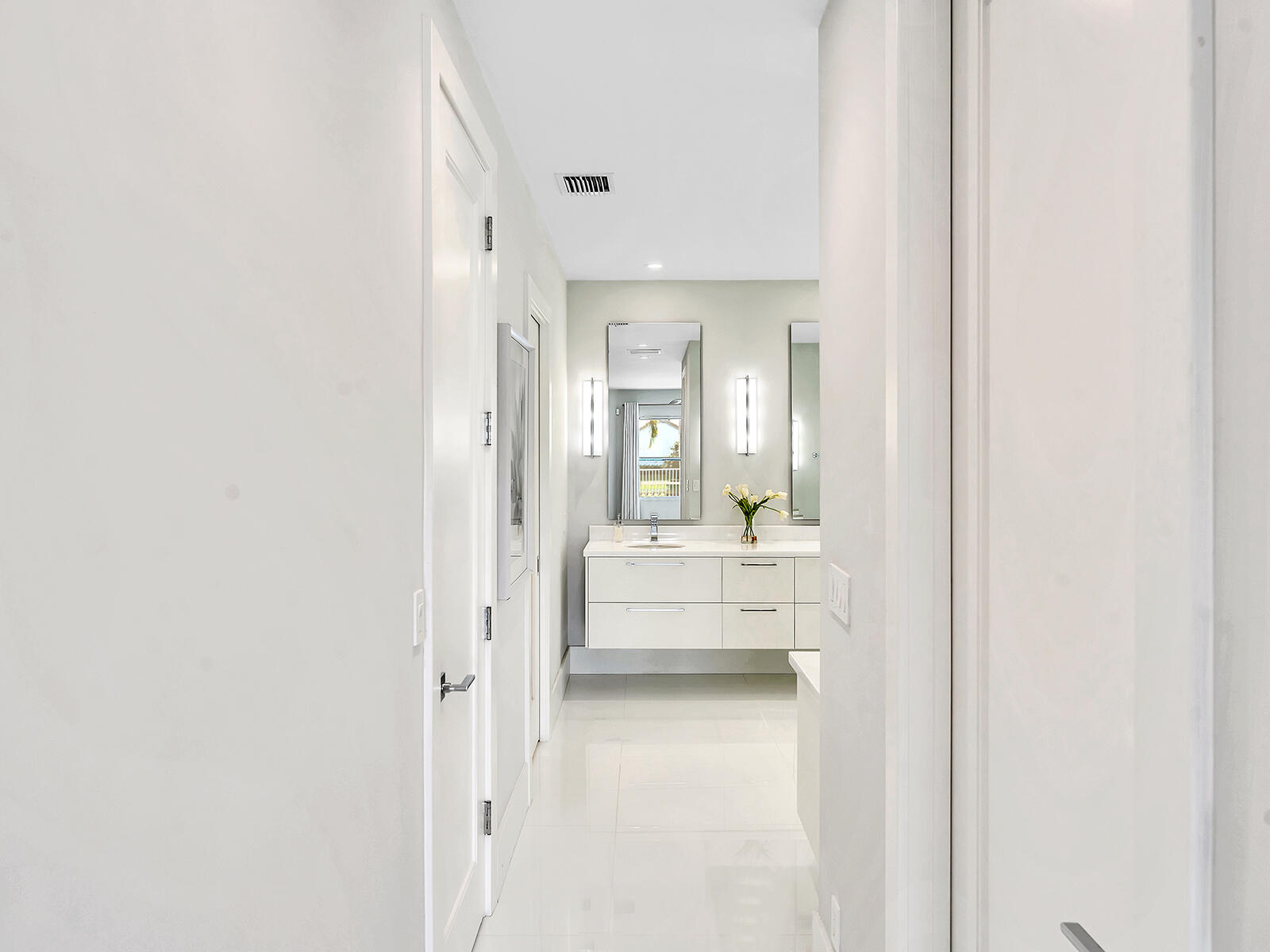 2788 Hampton Circle W