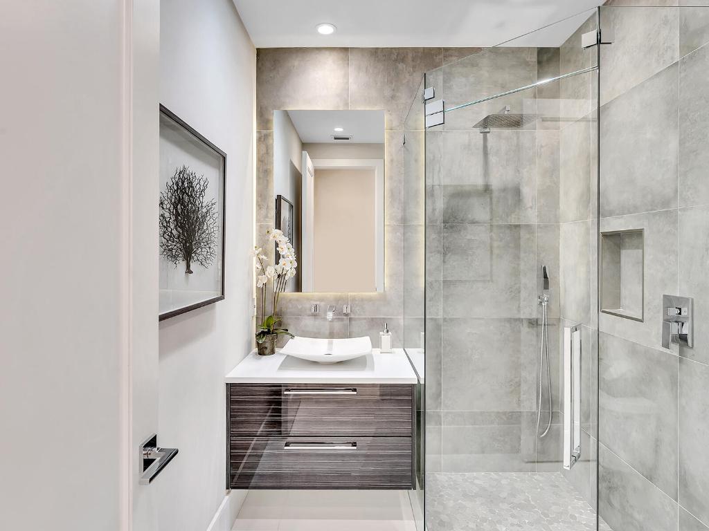 2788 Hampton Circle W