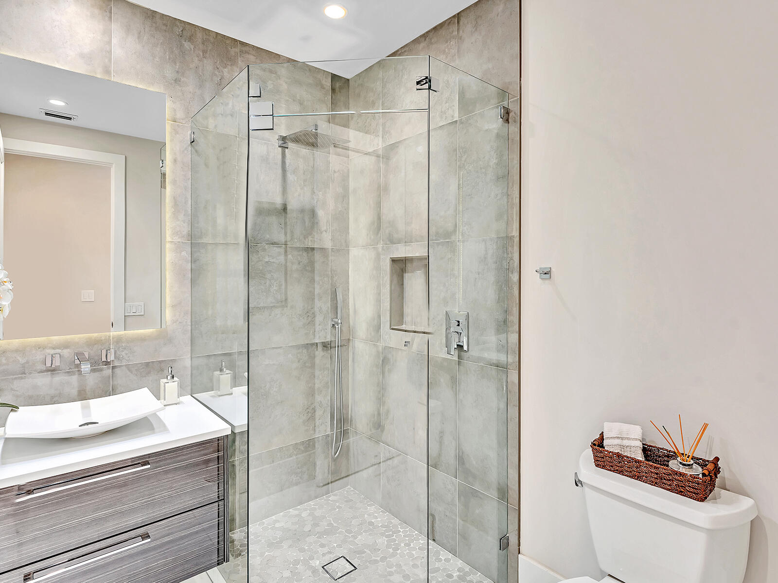 2788 Hampton Circle W