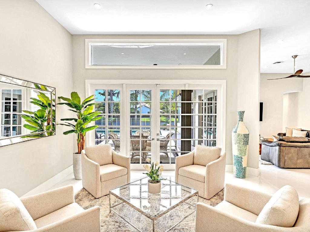 2788 Hampton Circle W