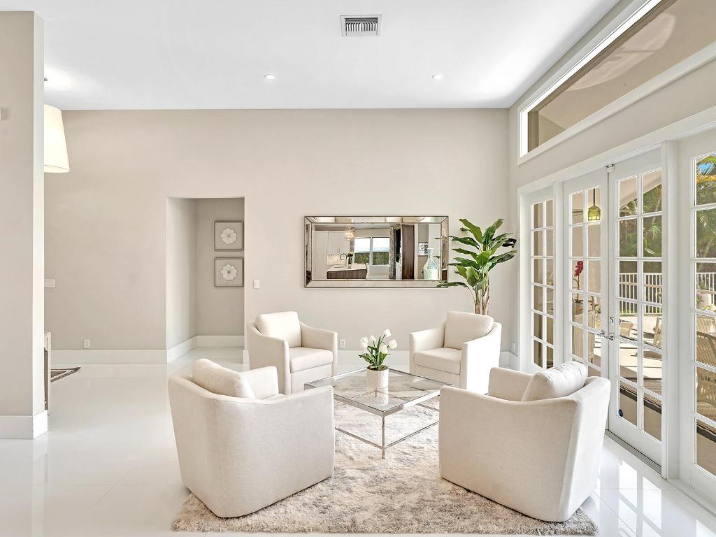 2788 Hampton Circle W