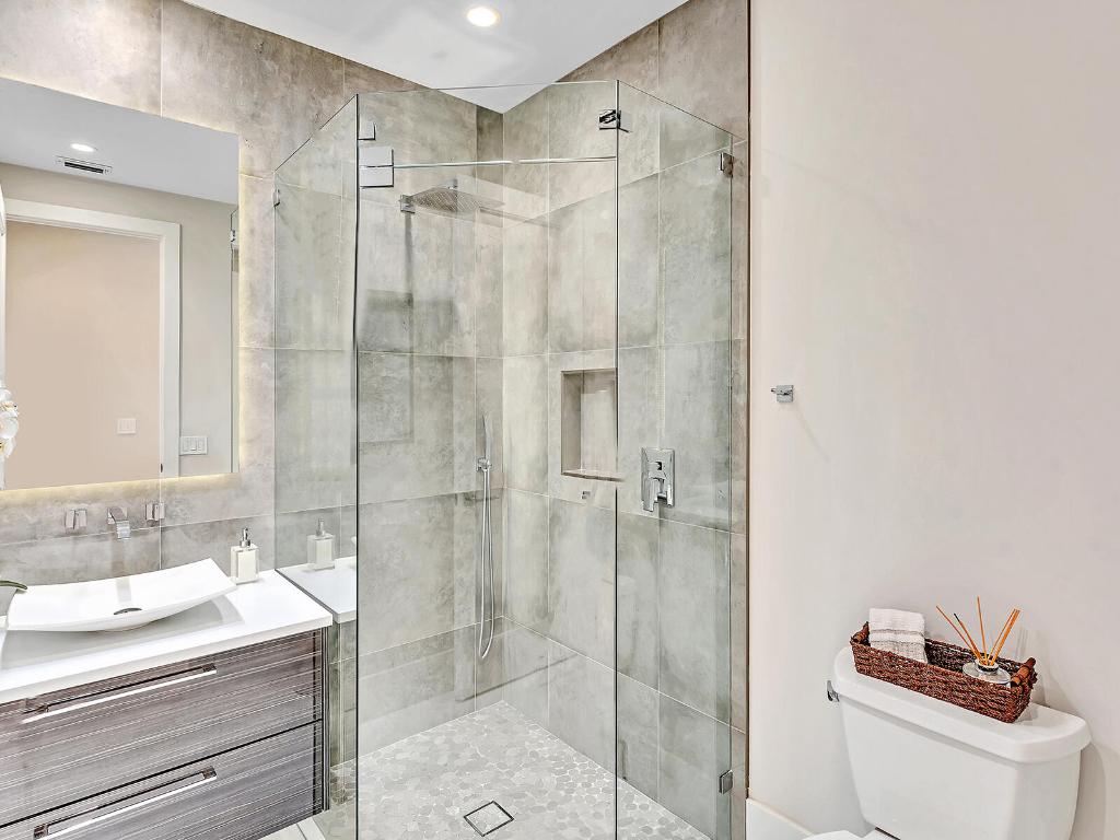 2788 Hampton Circle W